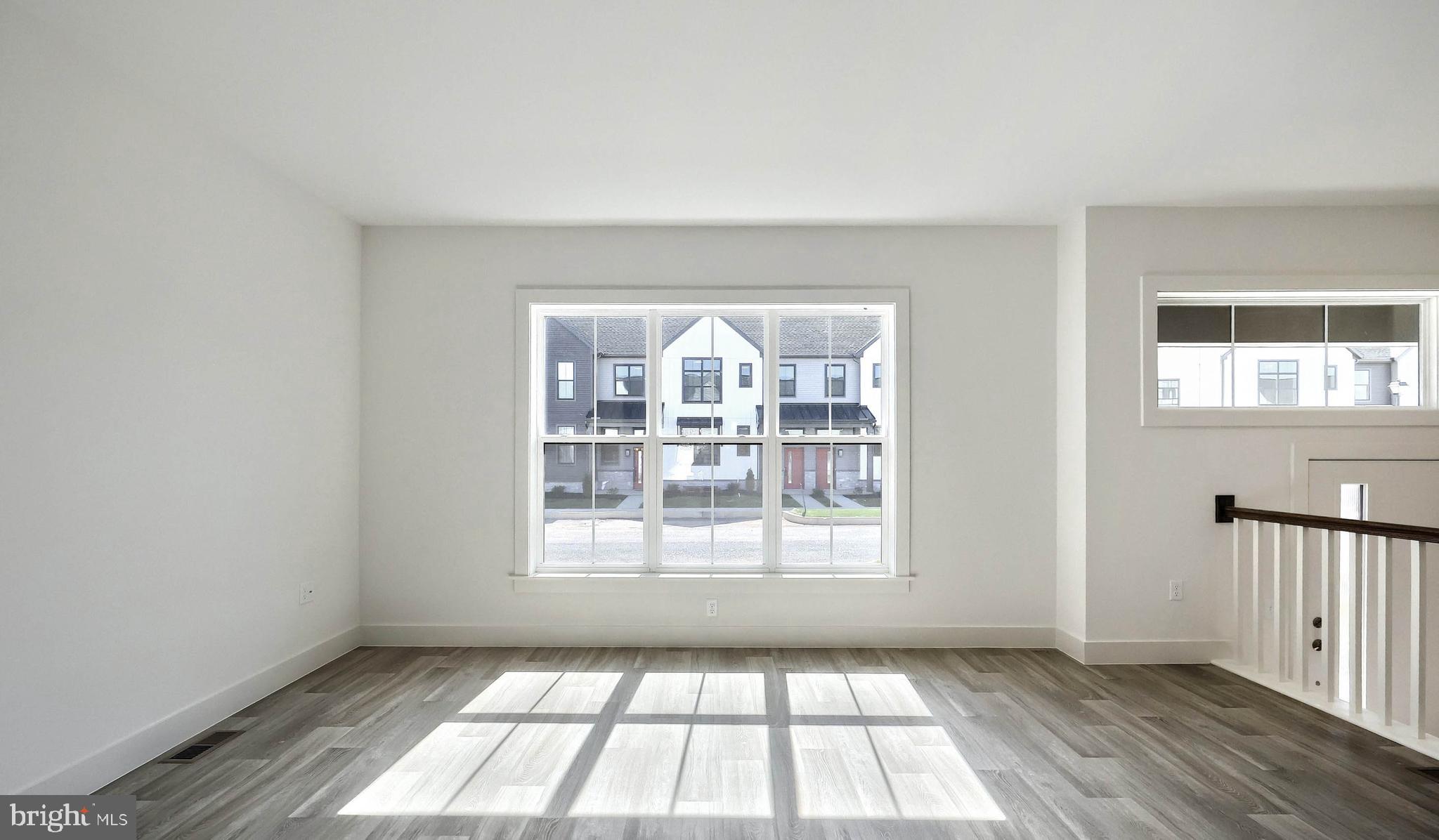 MADISON COURT - Residential