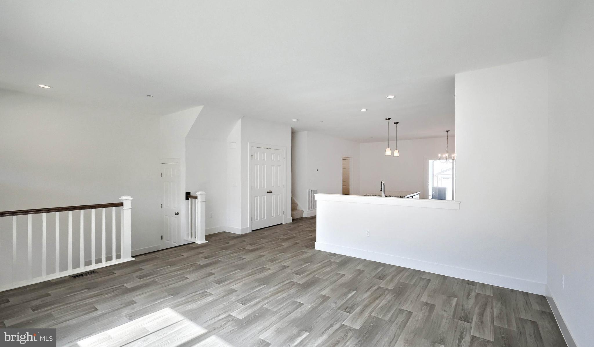 MADISON COURT - Residential