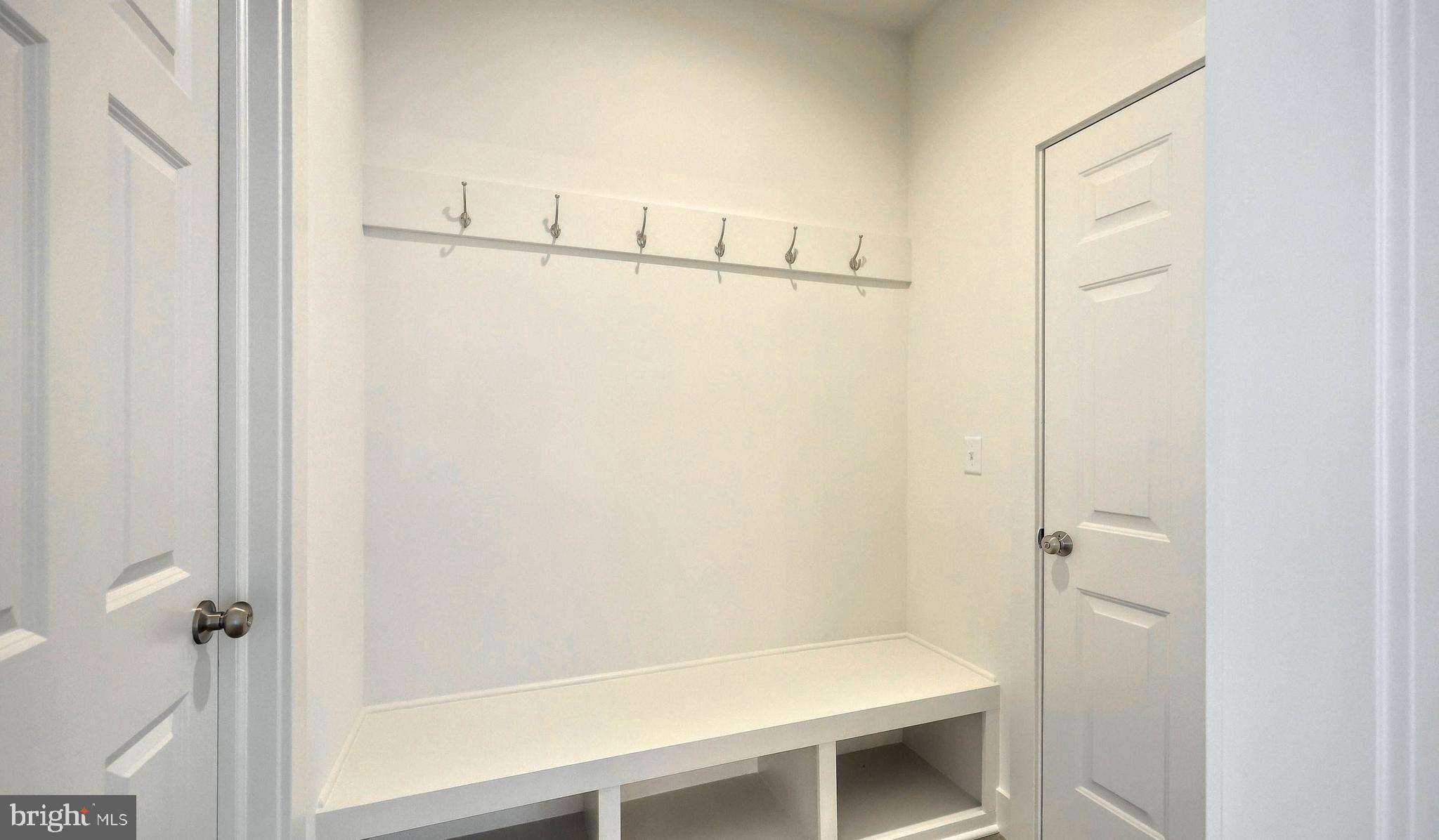 MADISON COURT - Residential