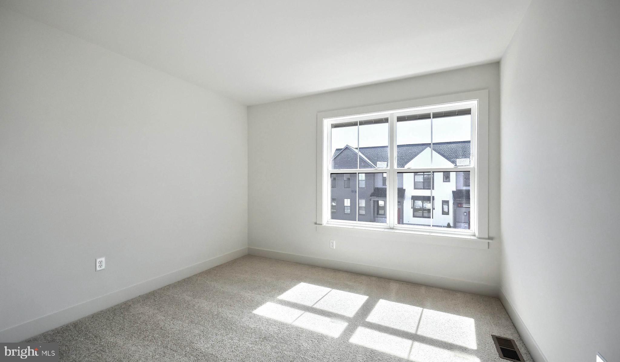 MADISON COURT - Residential