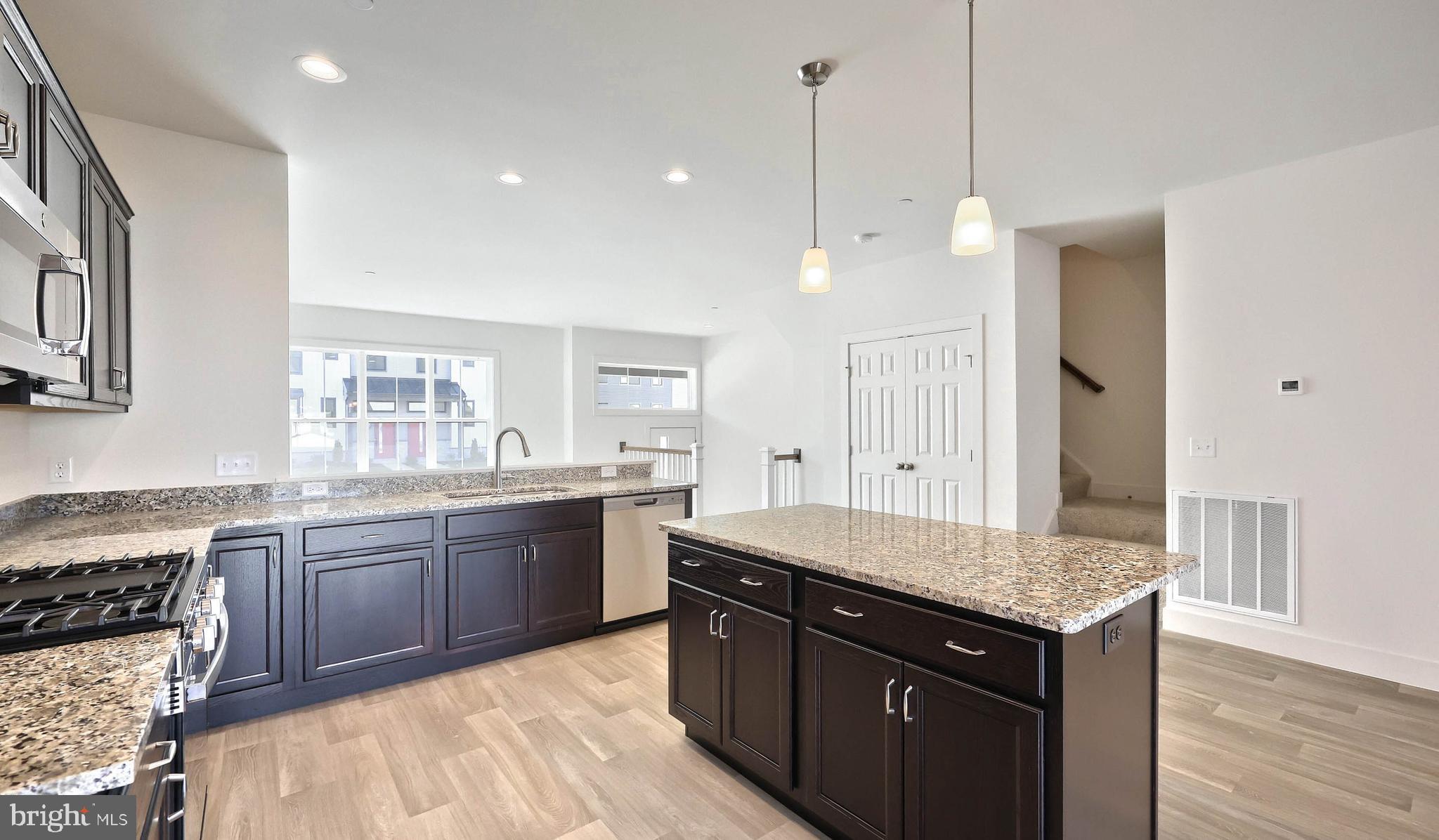 MADISON COURT - Residential