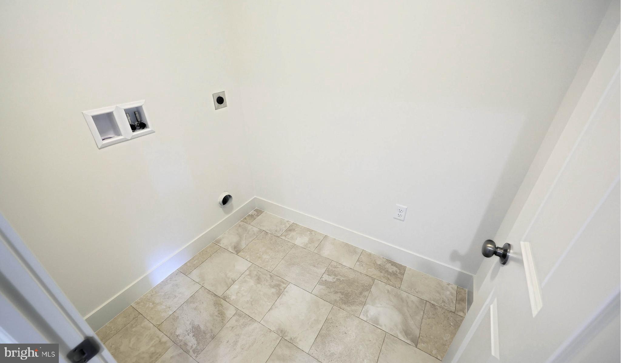 MADISON COURT - Residential