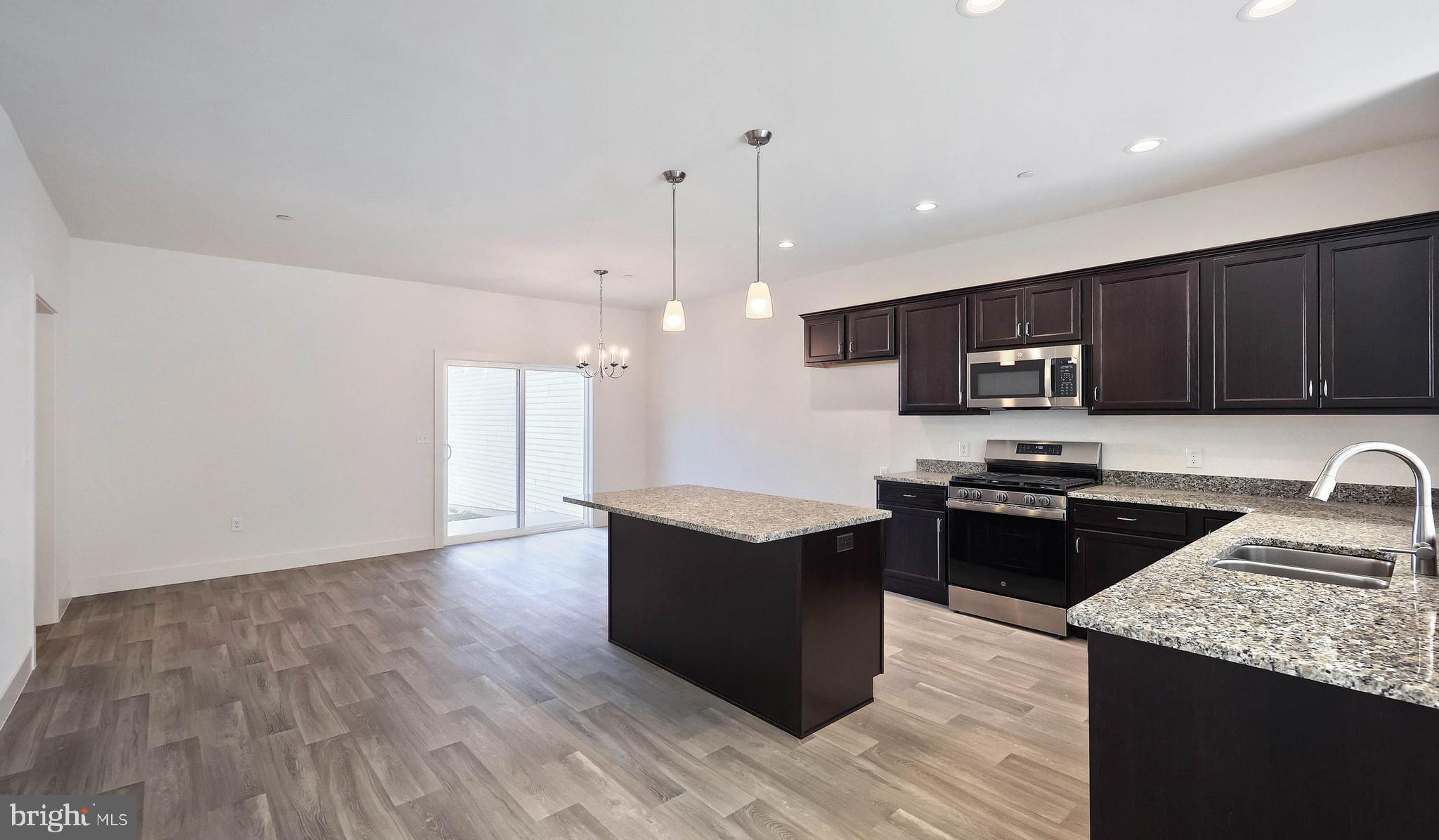 MADISON COURT - Residential