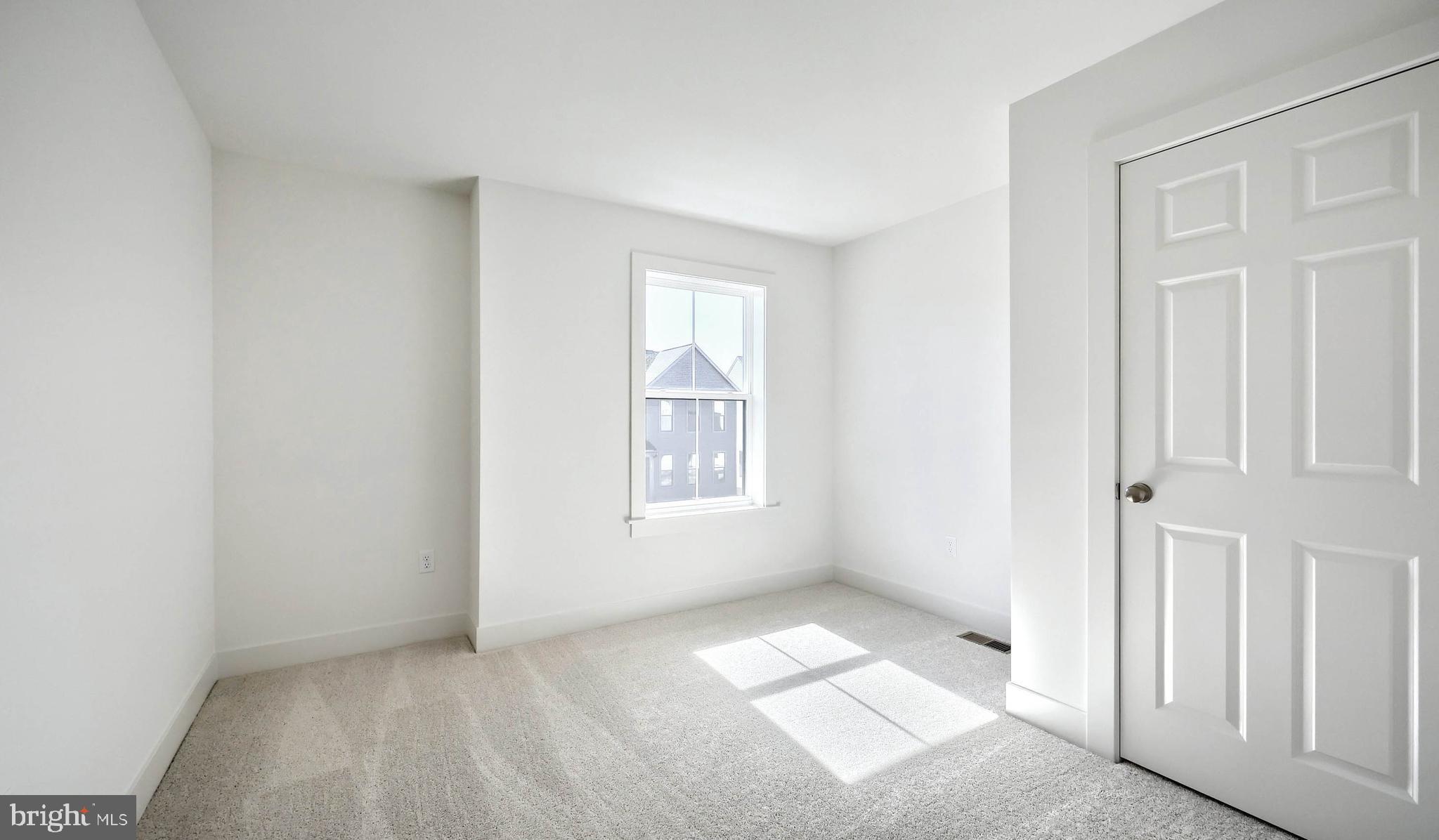 MADISON COURT - Residential