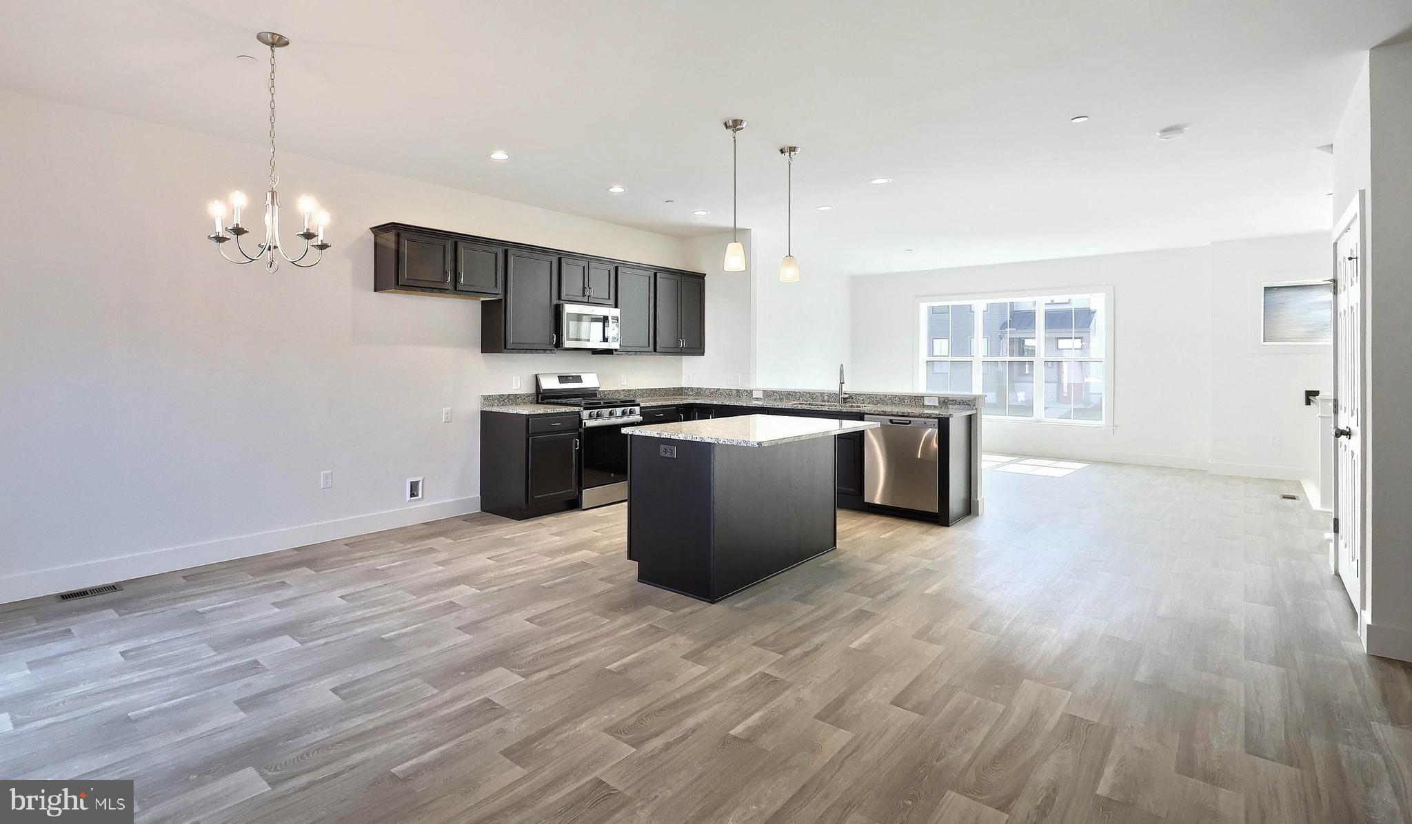 MADISON COURT - Residential