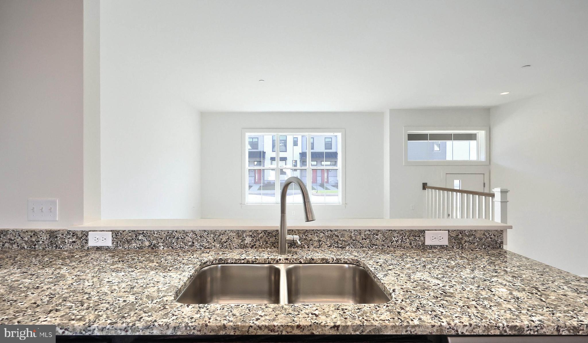 MADISON COURT - Residential