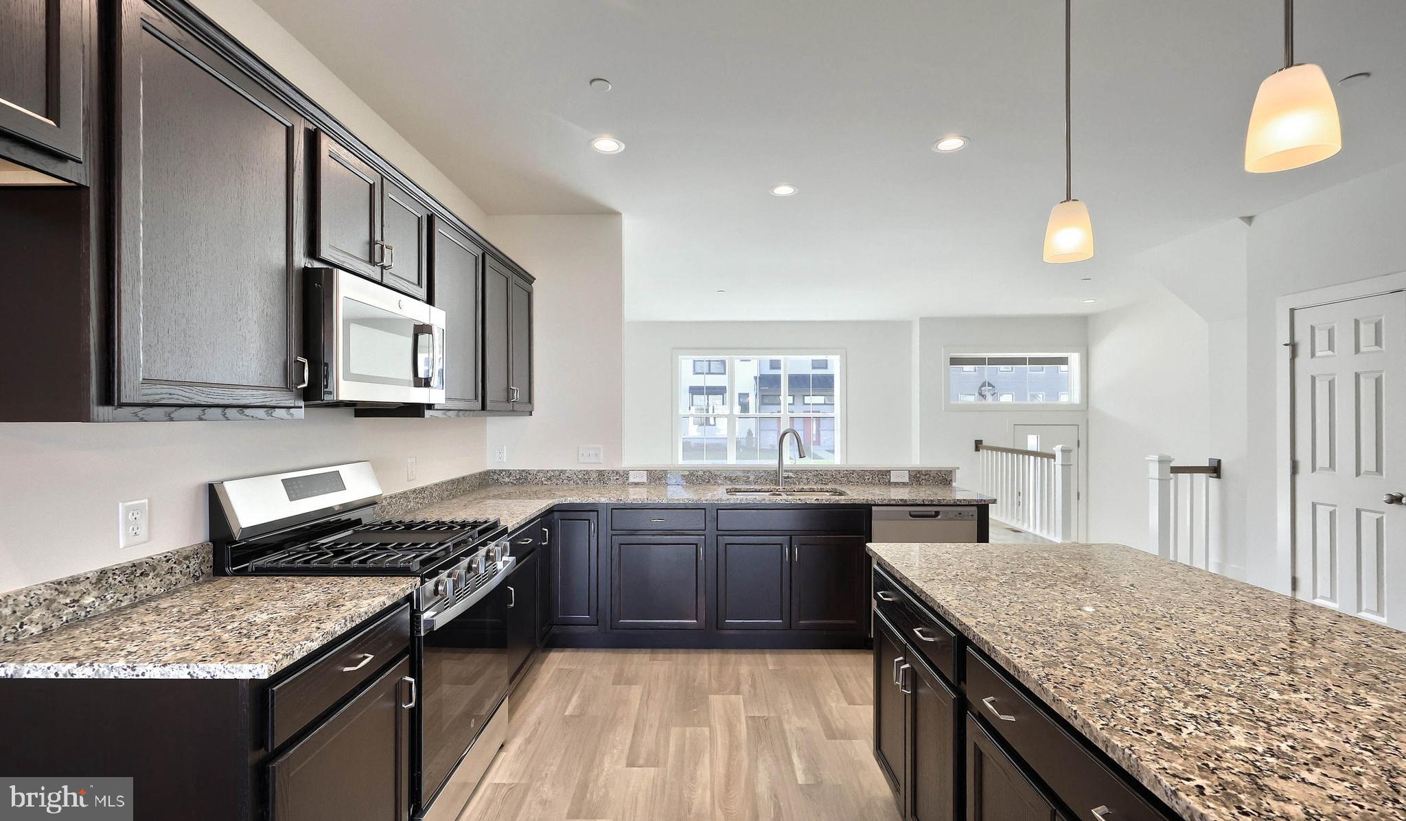 MADISON COURT - Residential