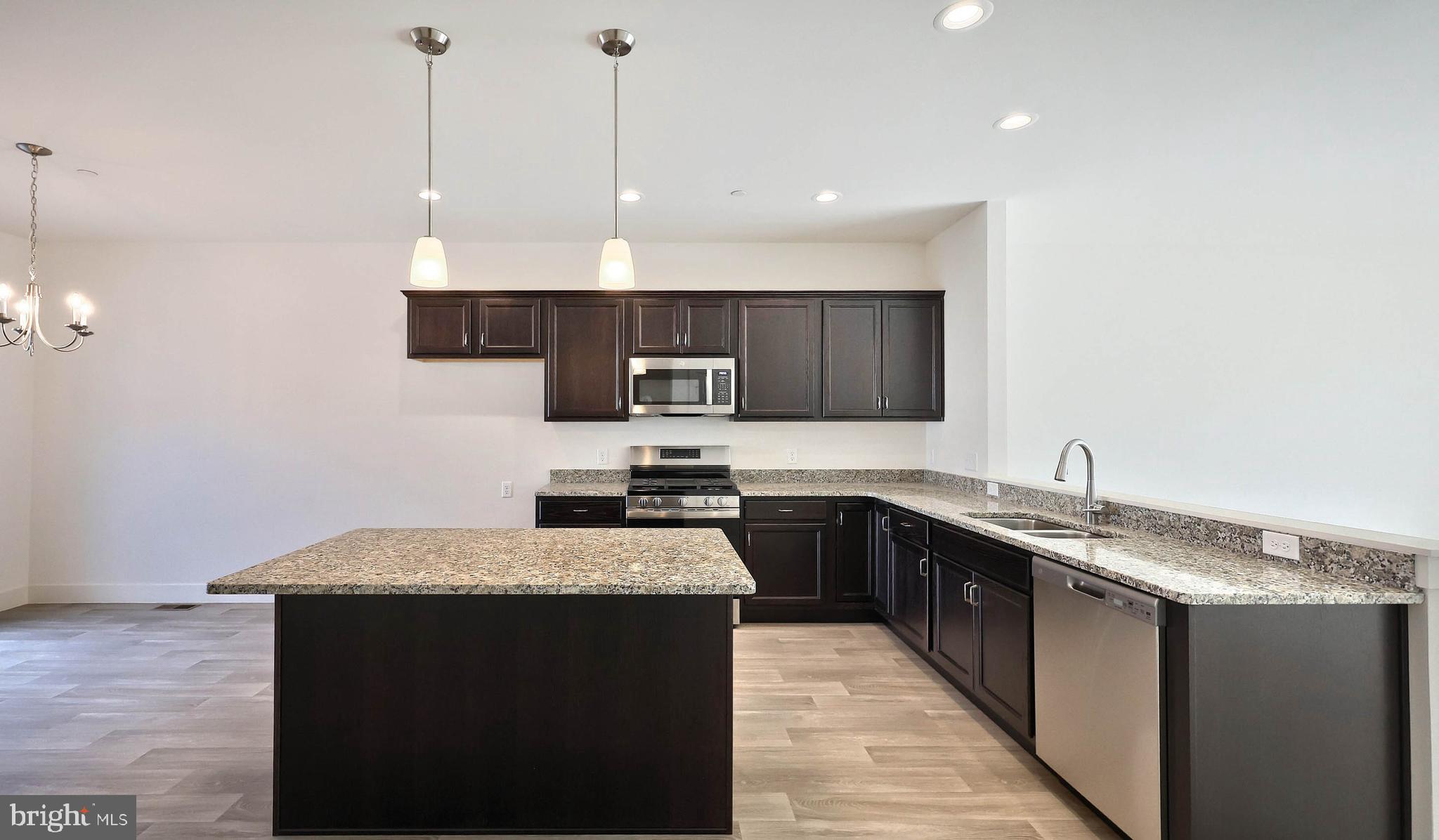 MADISON COURT - Residential