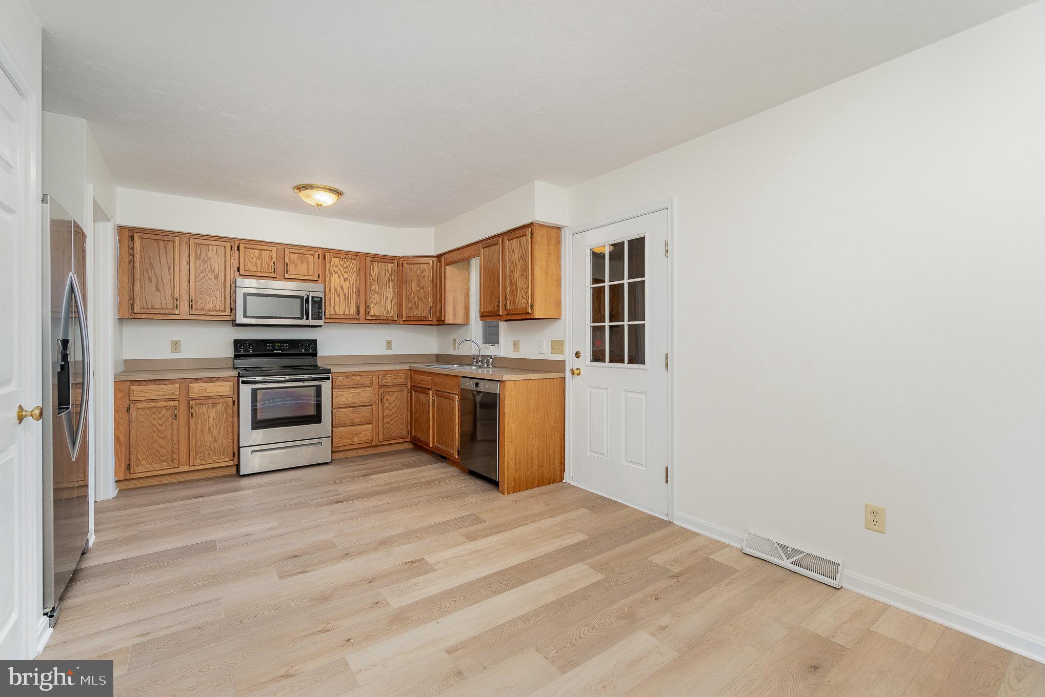 COLONIAL RIDGE - Residential