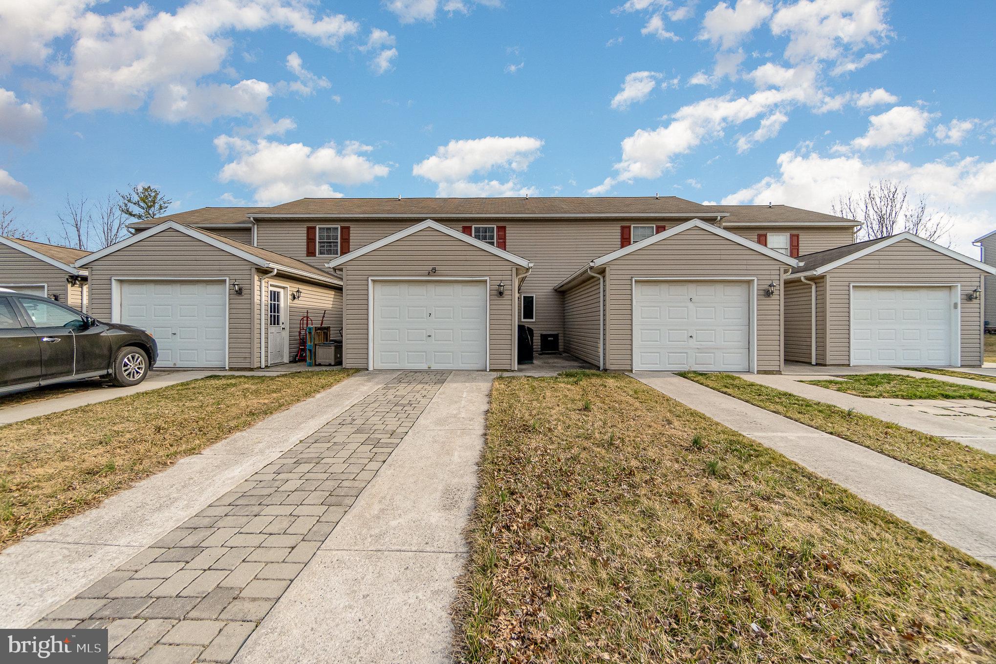 COLONIAL RIDGE - Residential