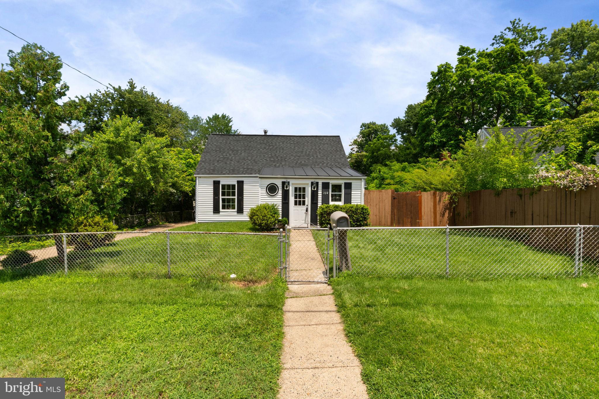 132 EVANS STREET