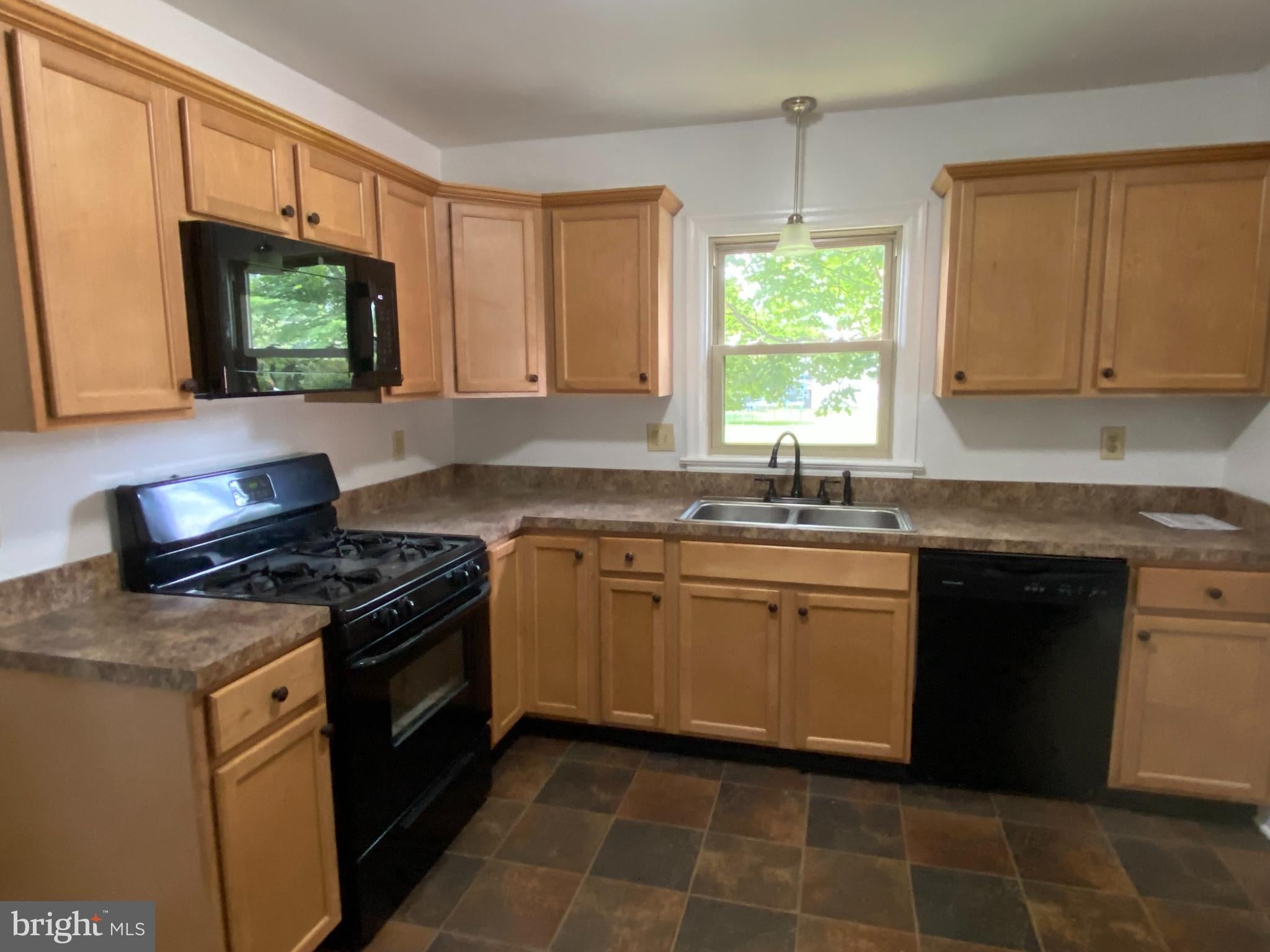 302 PINEHURST ROAD