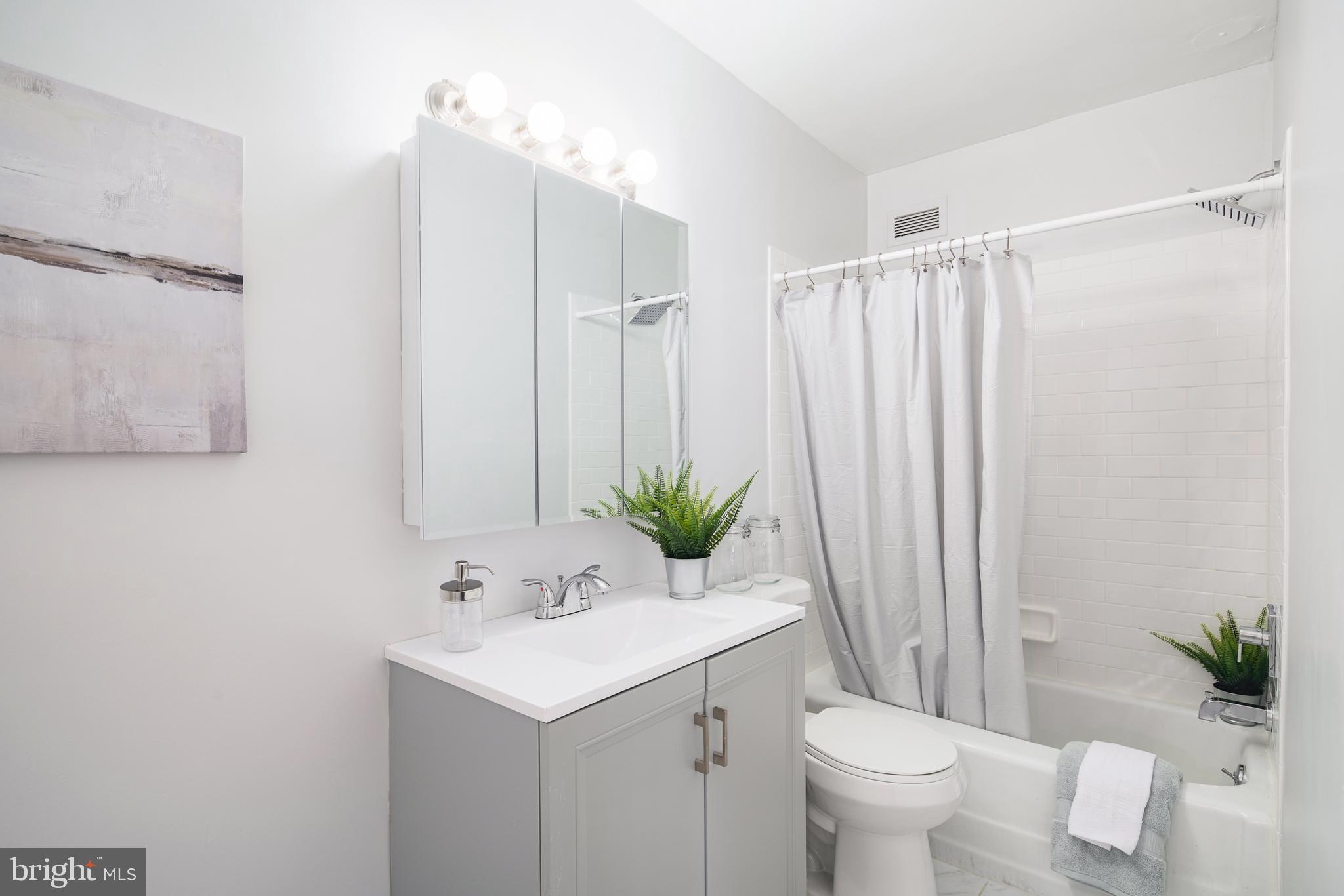 RITTENHOUSE SQUARE - Residential Lease