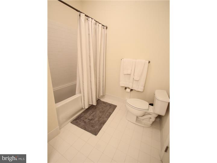 NAVAL SQUARE - Residential