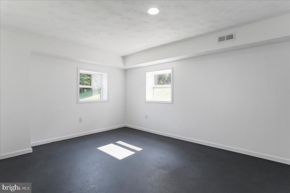 OWL HOLLOW CABINS - Residential