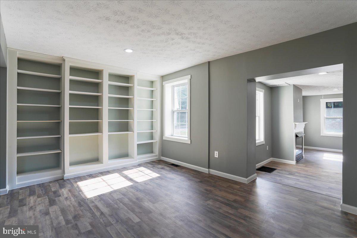 OWL HOLLOW CABINS - Residential