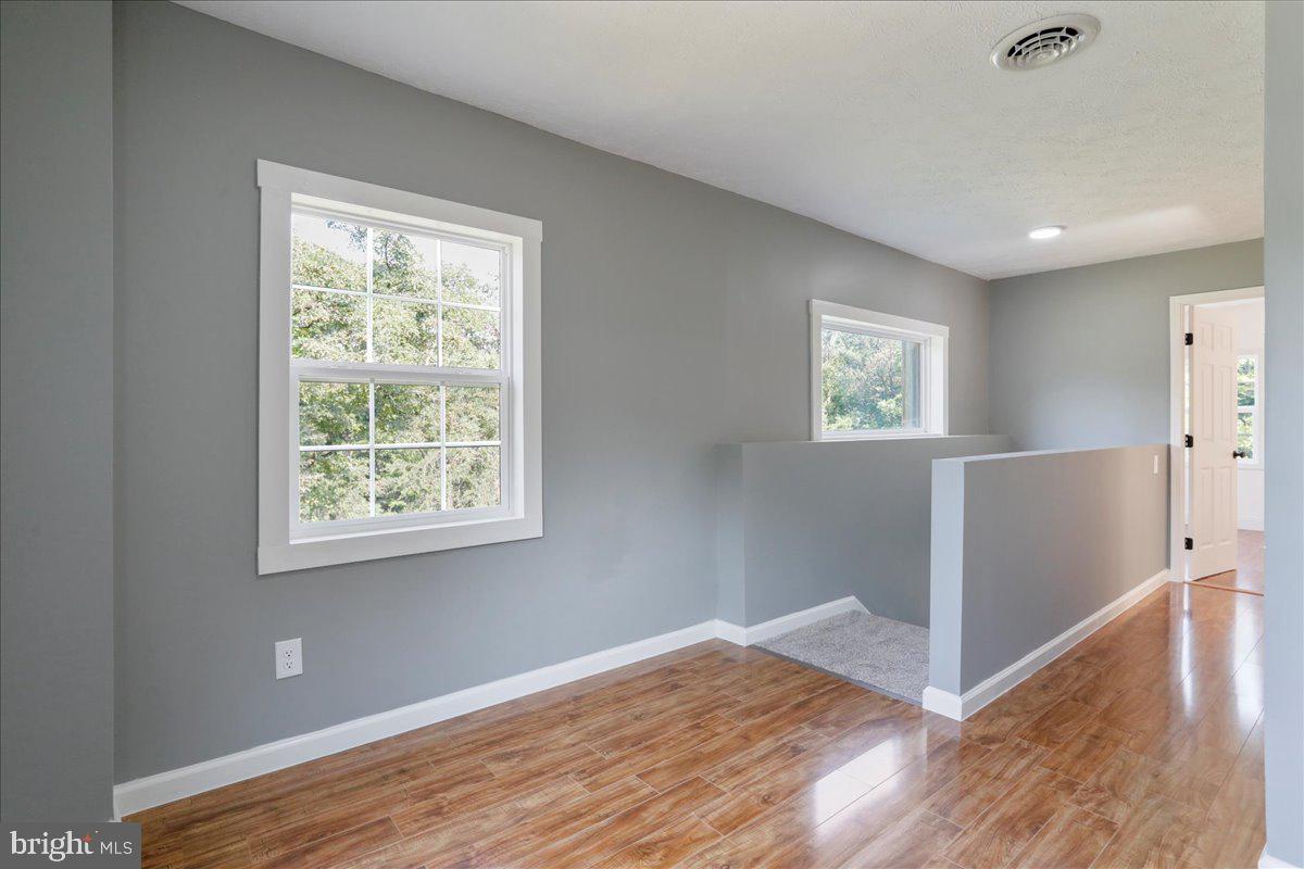 OWL HOLLOW CABINS - Residential