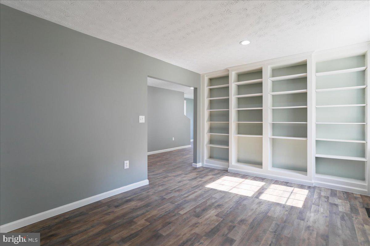 OWL HOLLOW CABINS - Residential