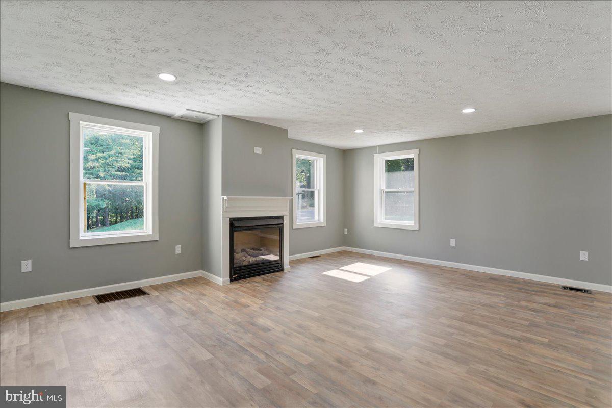 OWL HOLLOW CABINS - Residential