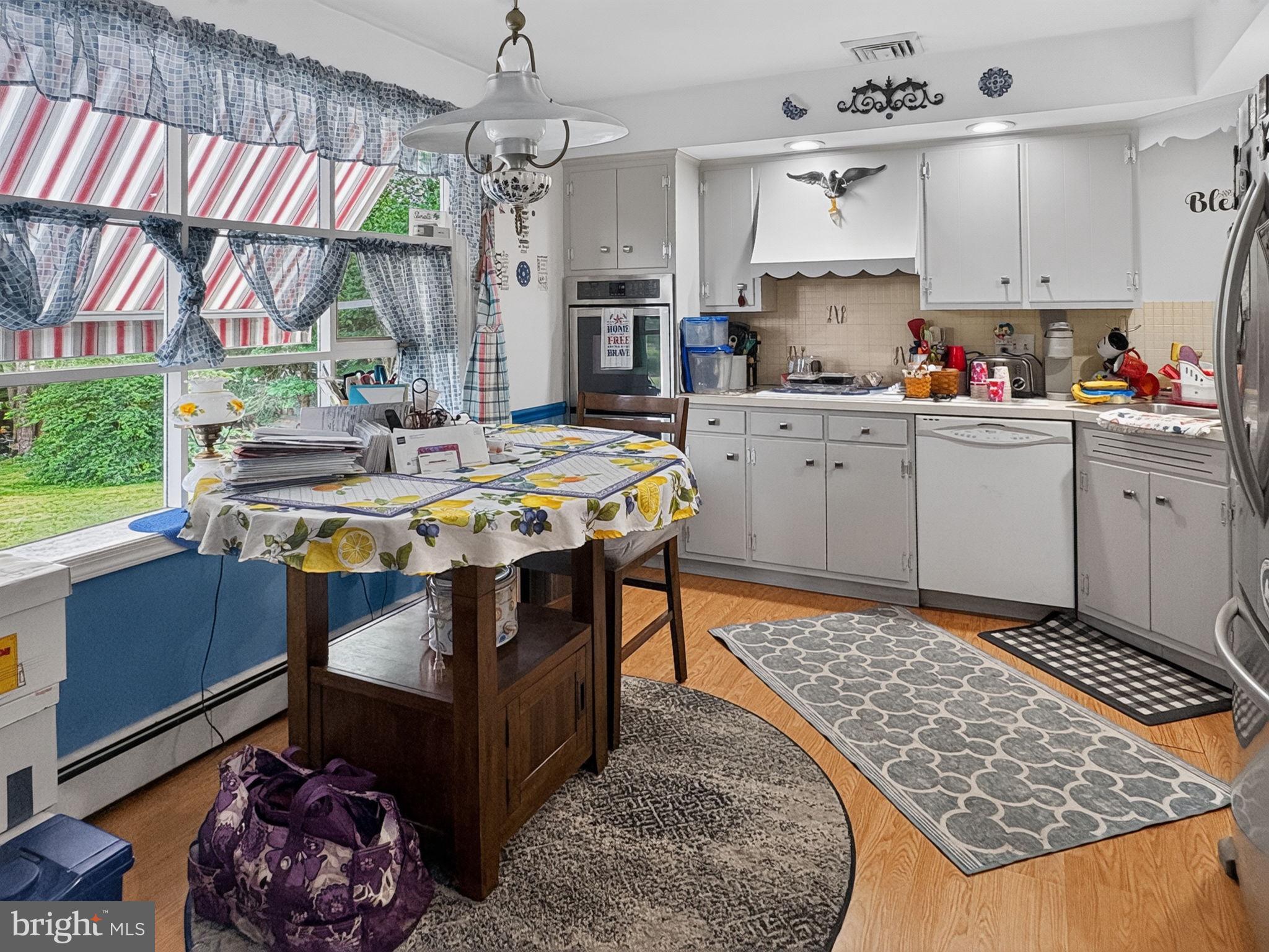 50 E 7TH AVENUE