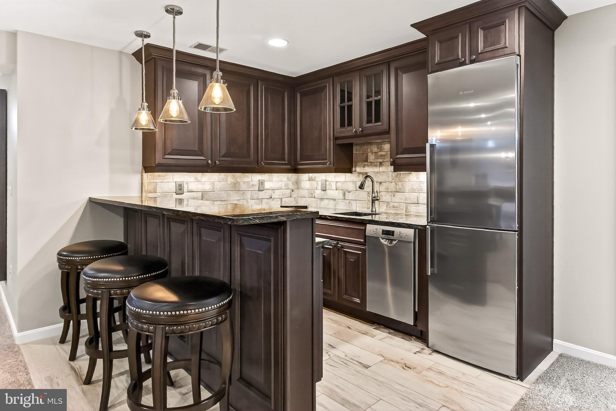 VANTAGE POINTE - Residential