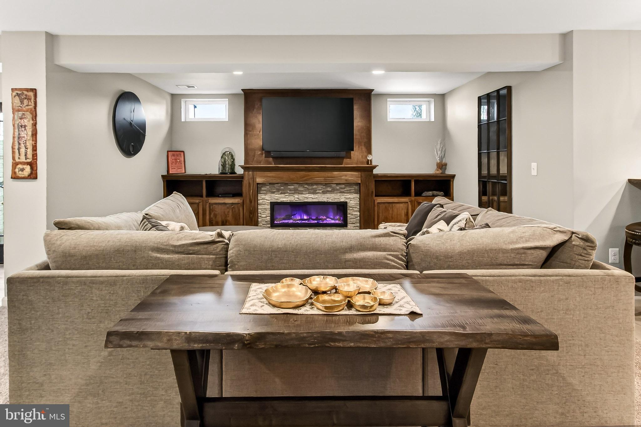 VANTAGE POINTE - Residential