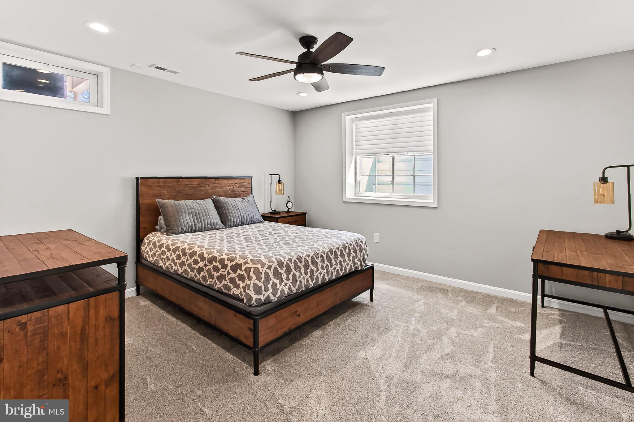 VANTAGE POINTE - Residential