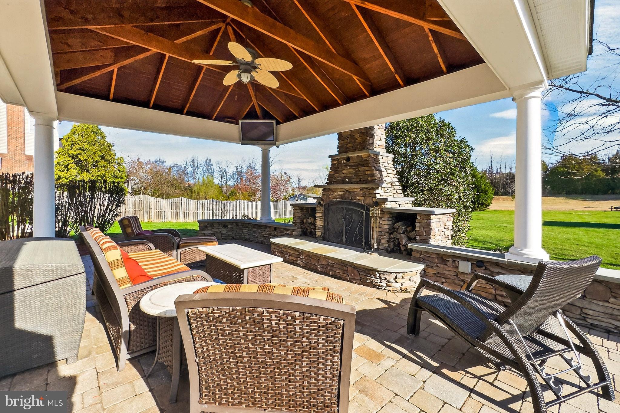 VANTAGE POINTE - Residential