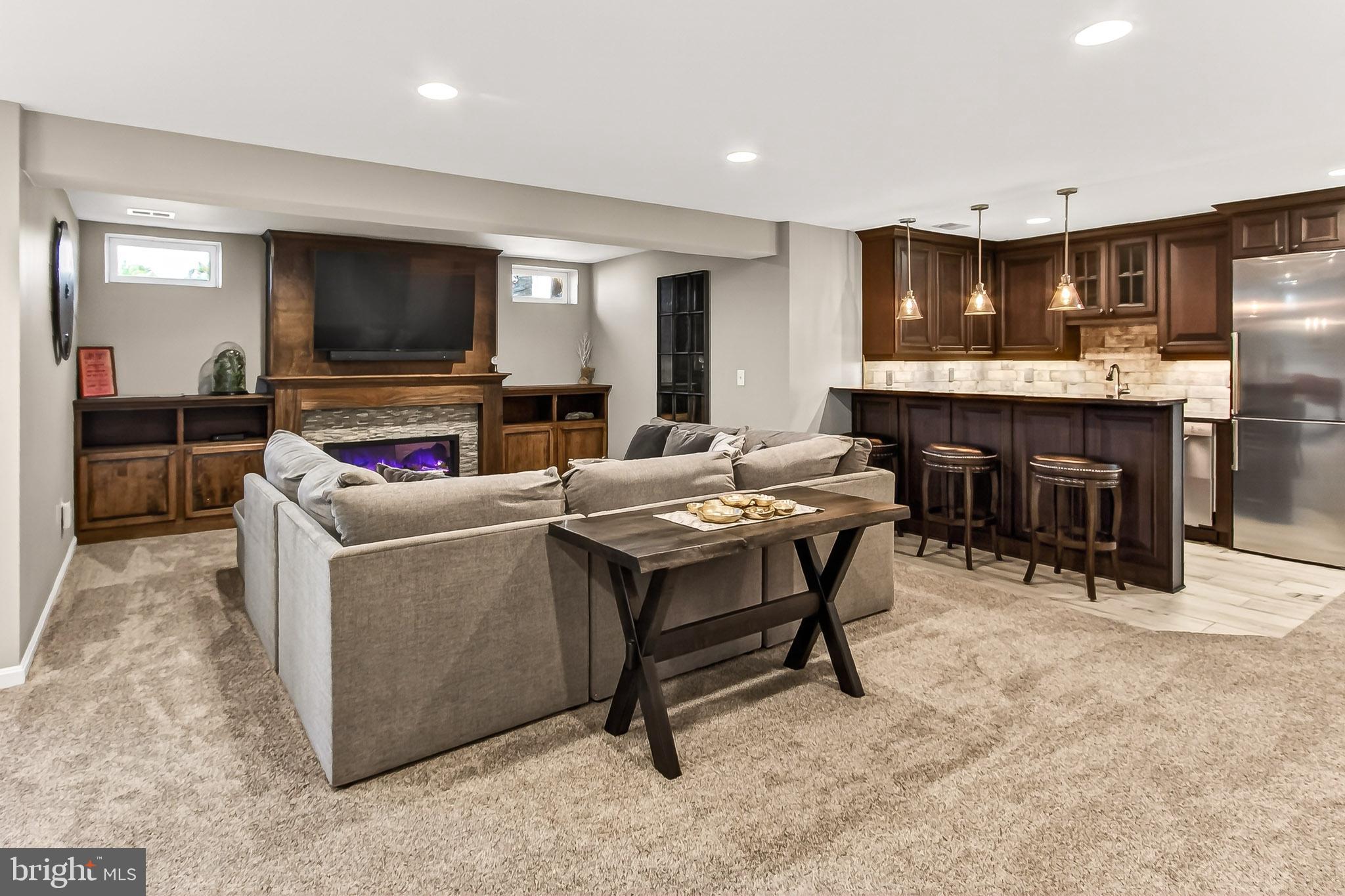 VANTAGE POINTE - Residential