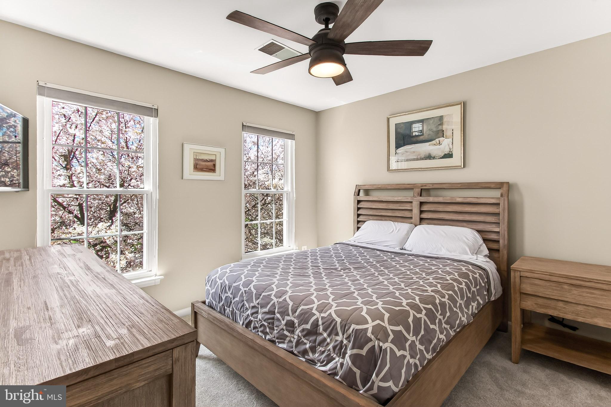 VANTAGE POINTE - Residential