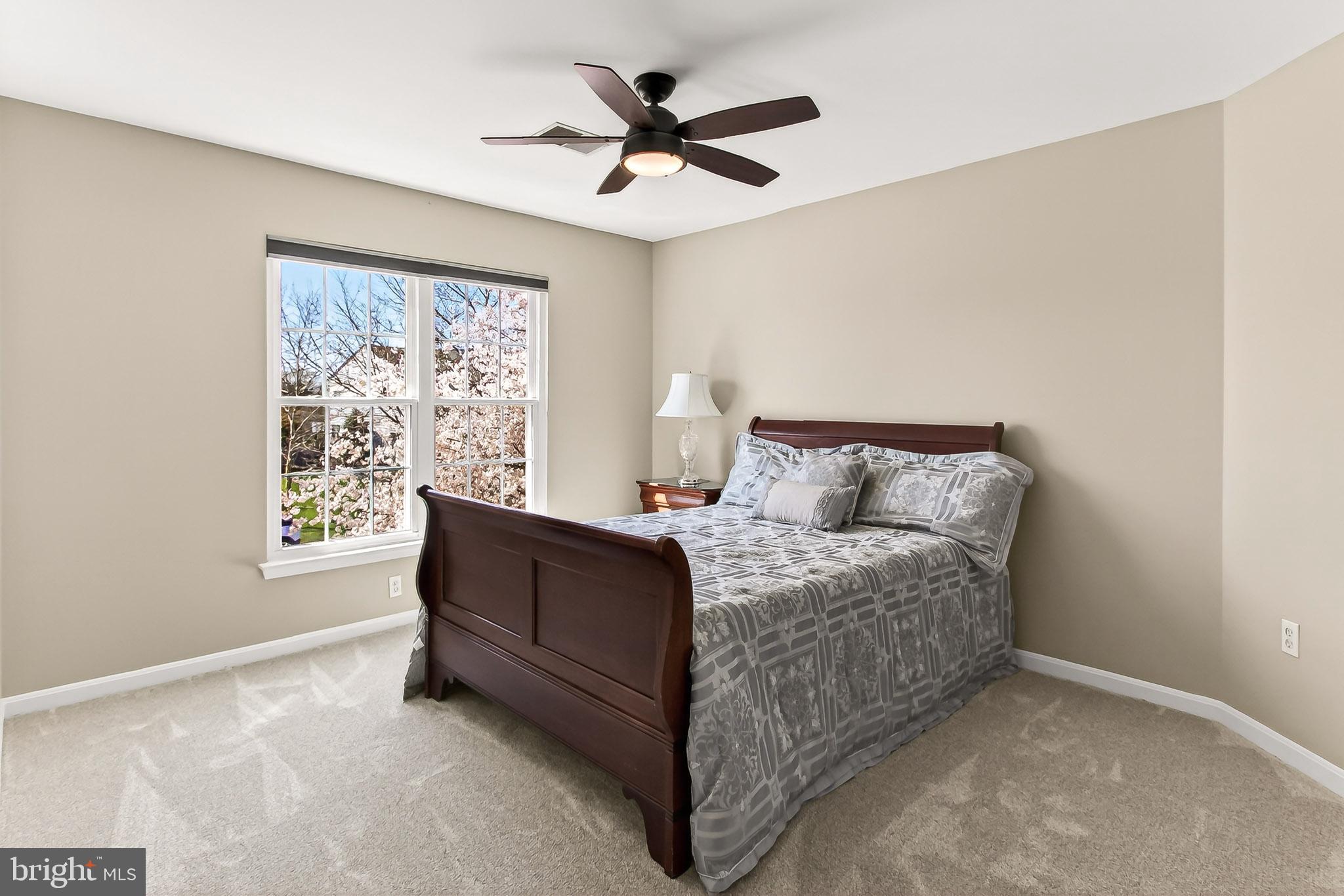 VANTAGE POINTE - Residential