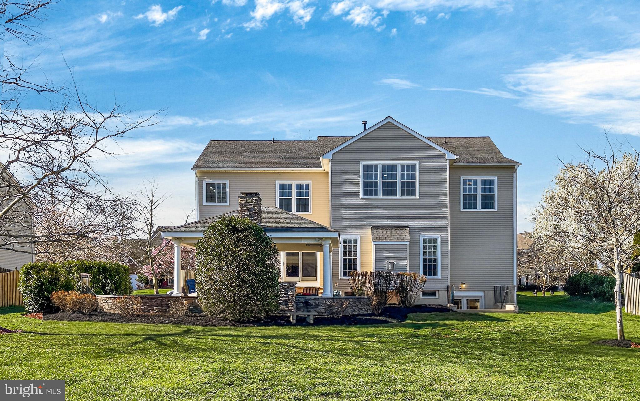 VANTAGE POINTE - Residential