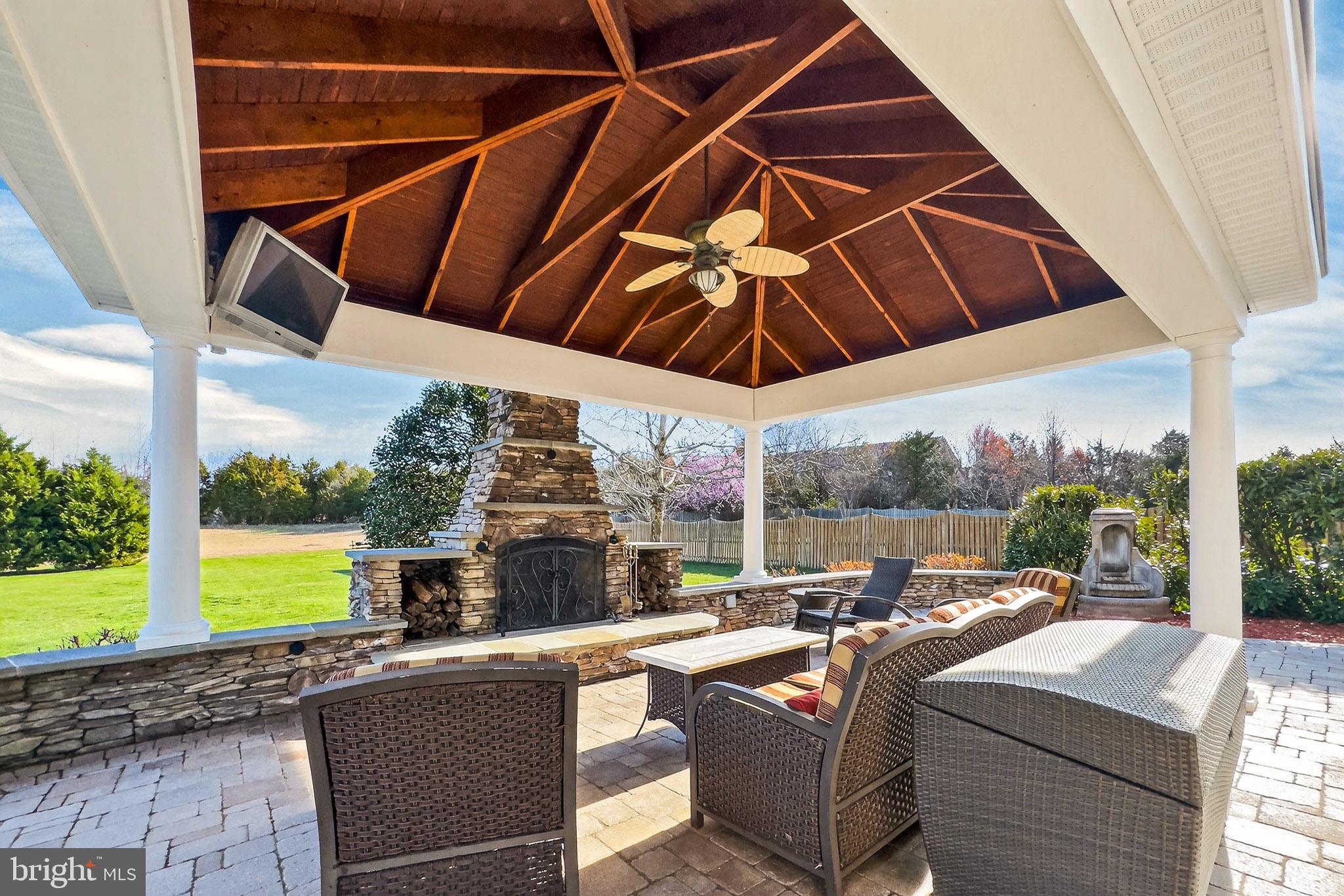 VANTAGE POINTE - Residential