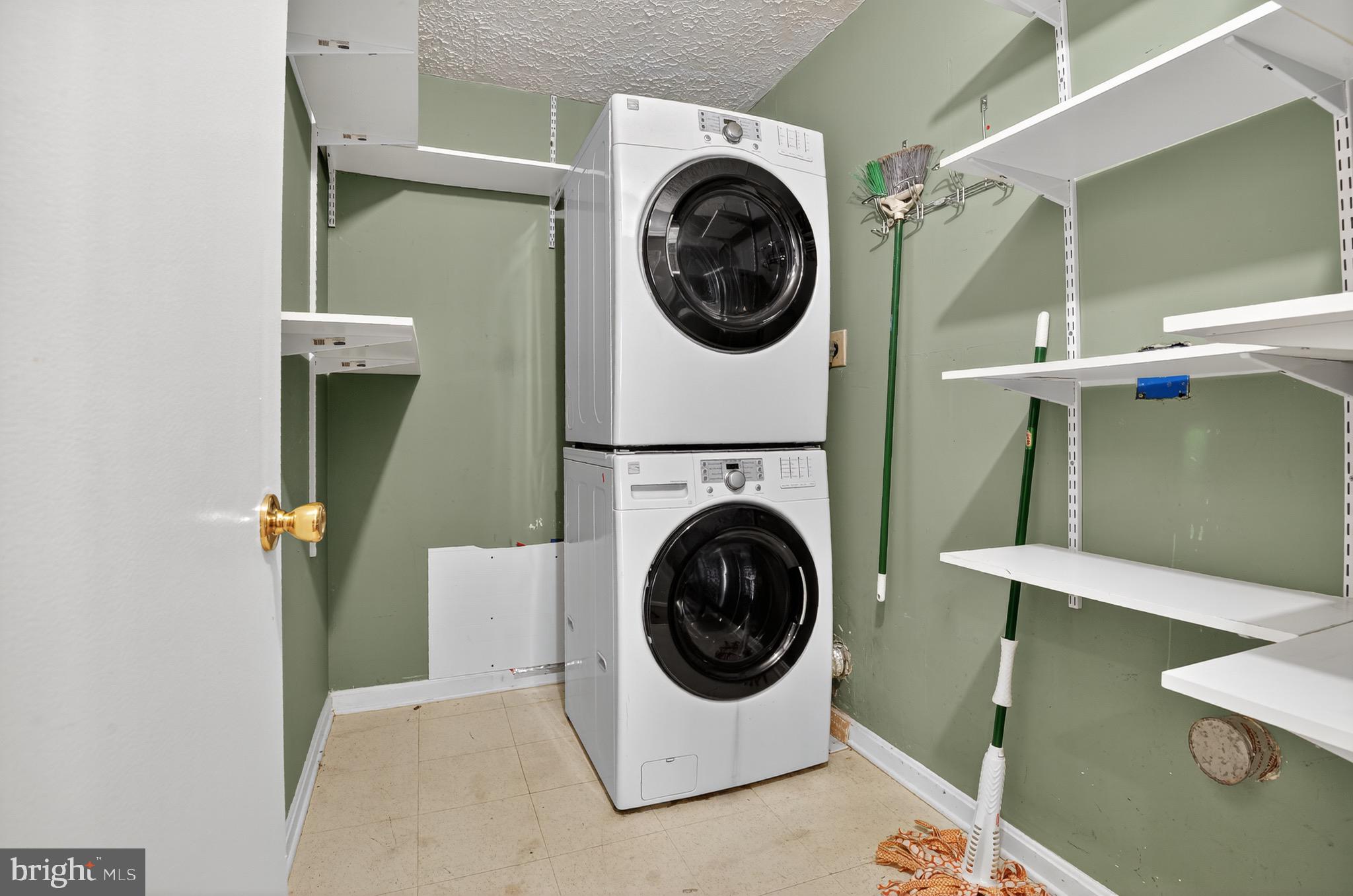 THE OAKTON - Residential Lease