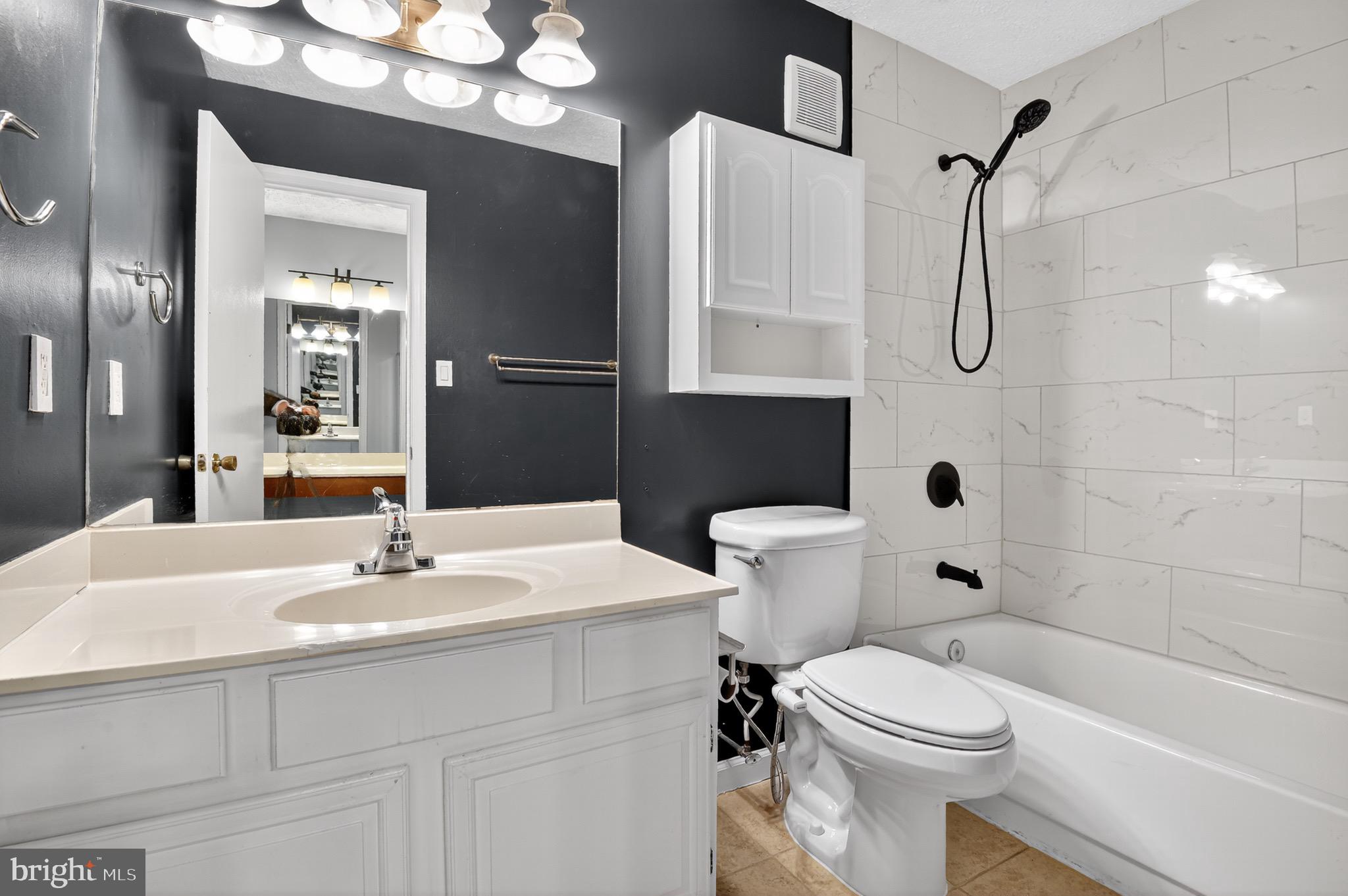 THE OAKTON - Residential Lease