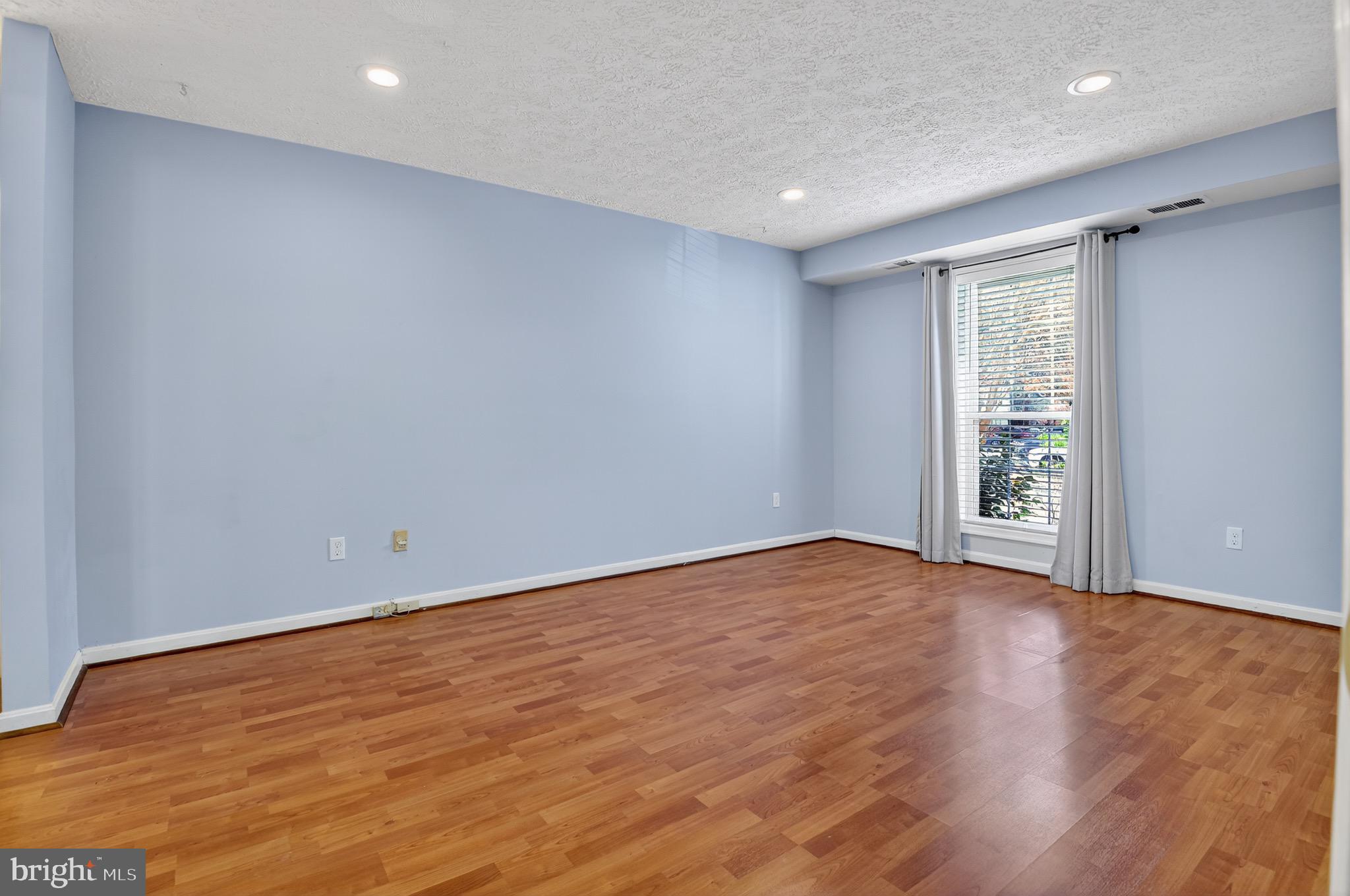 THE OAKTON - Residential Lease