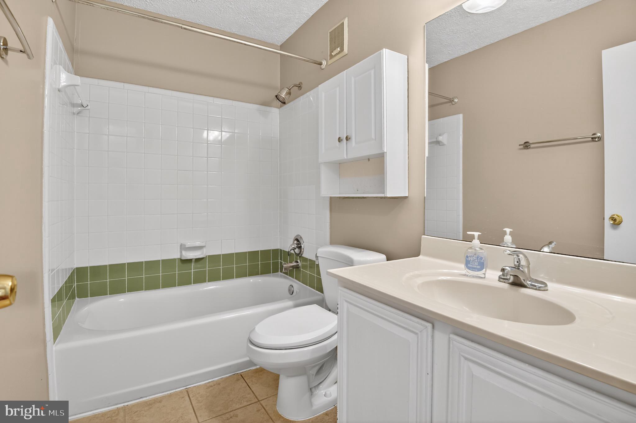 THE OAKTON - Residential Lease