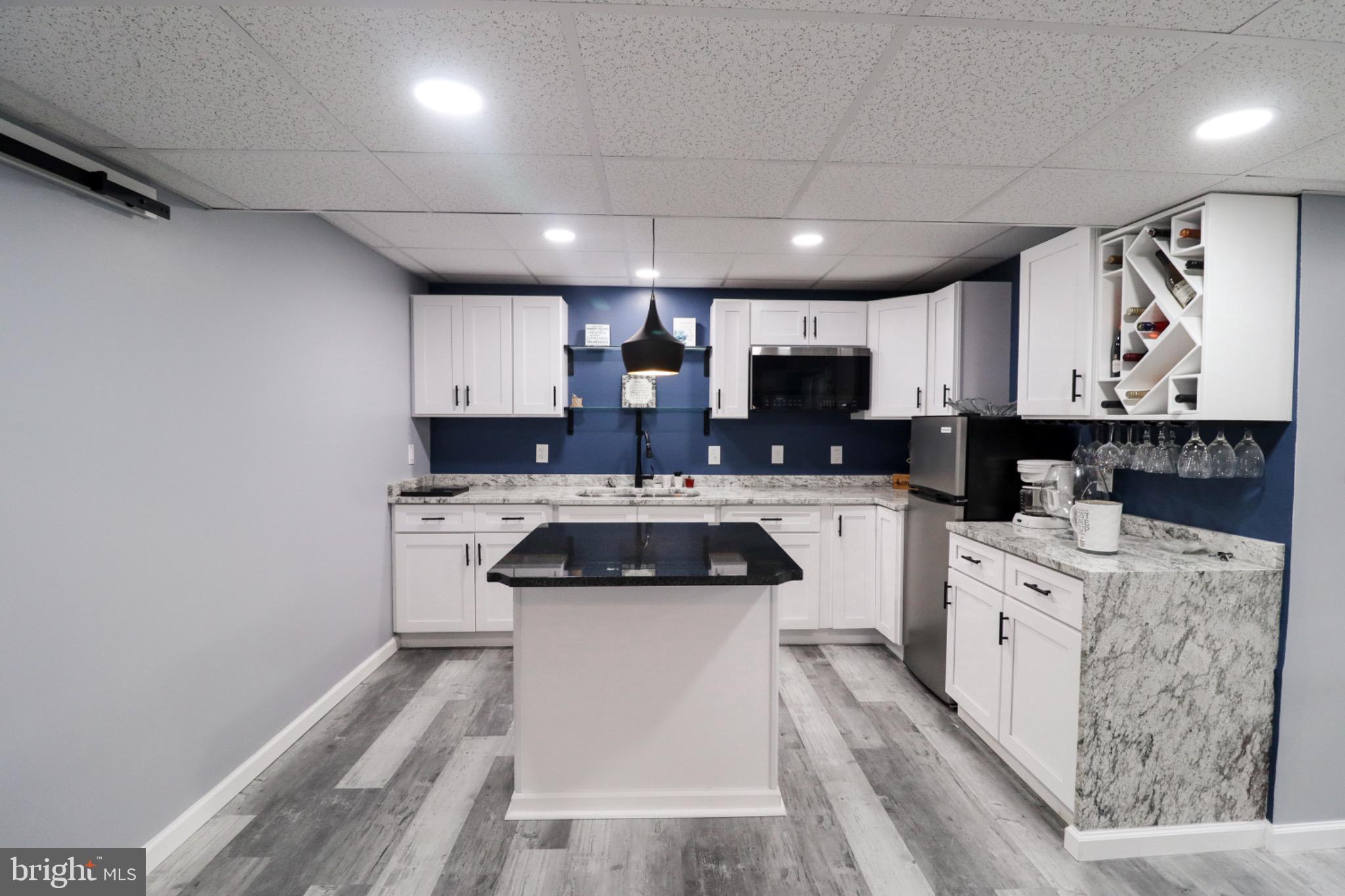 THE SEASONS - Residential