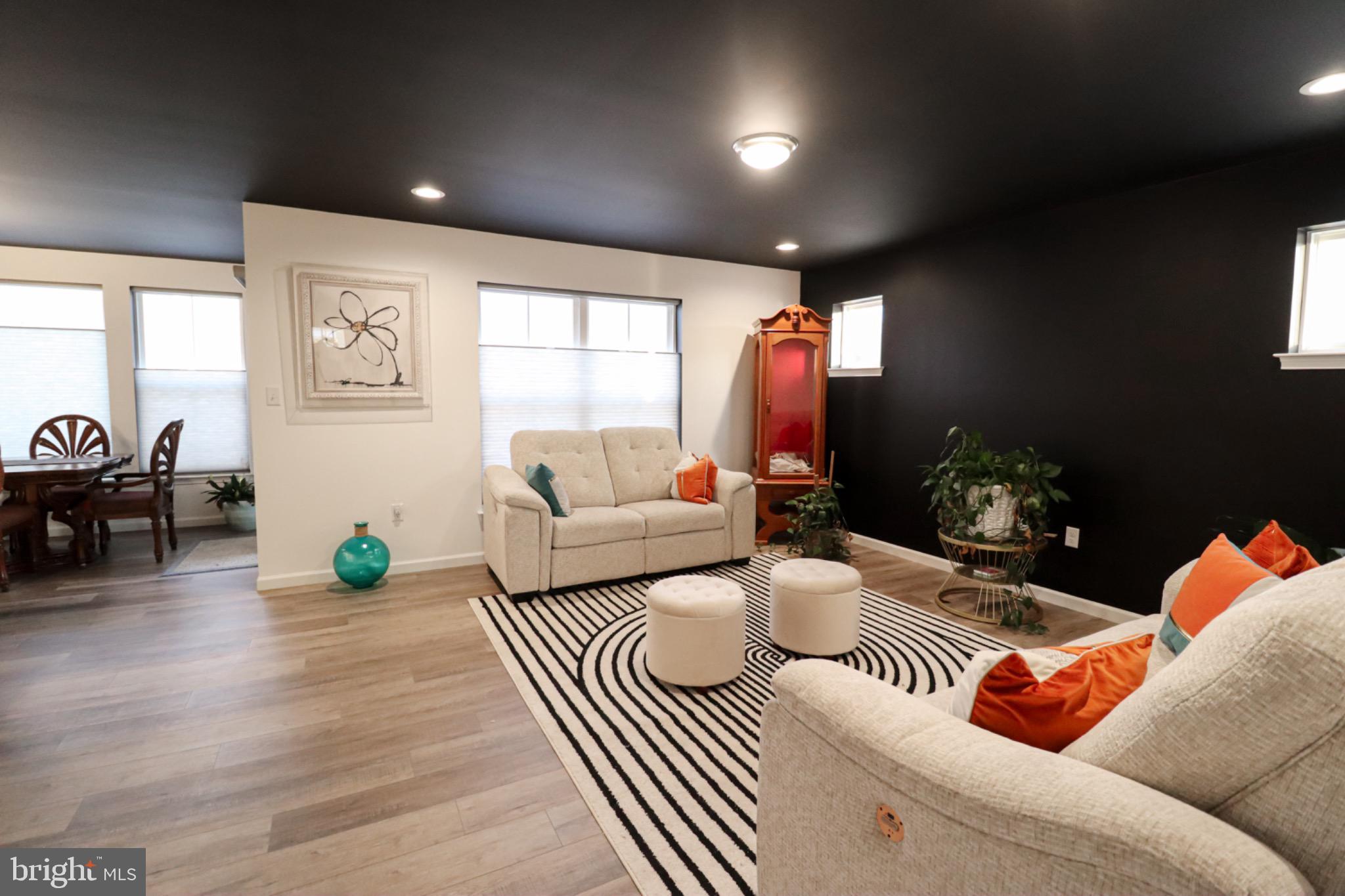 THE SEASONS - Residential