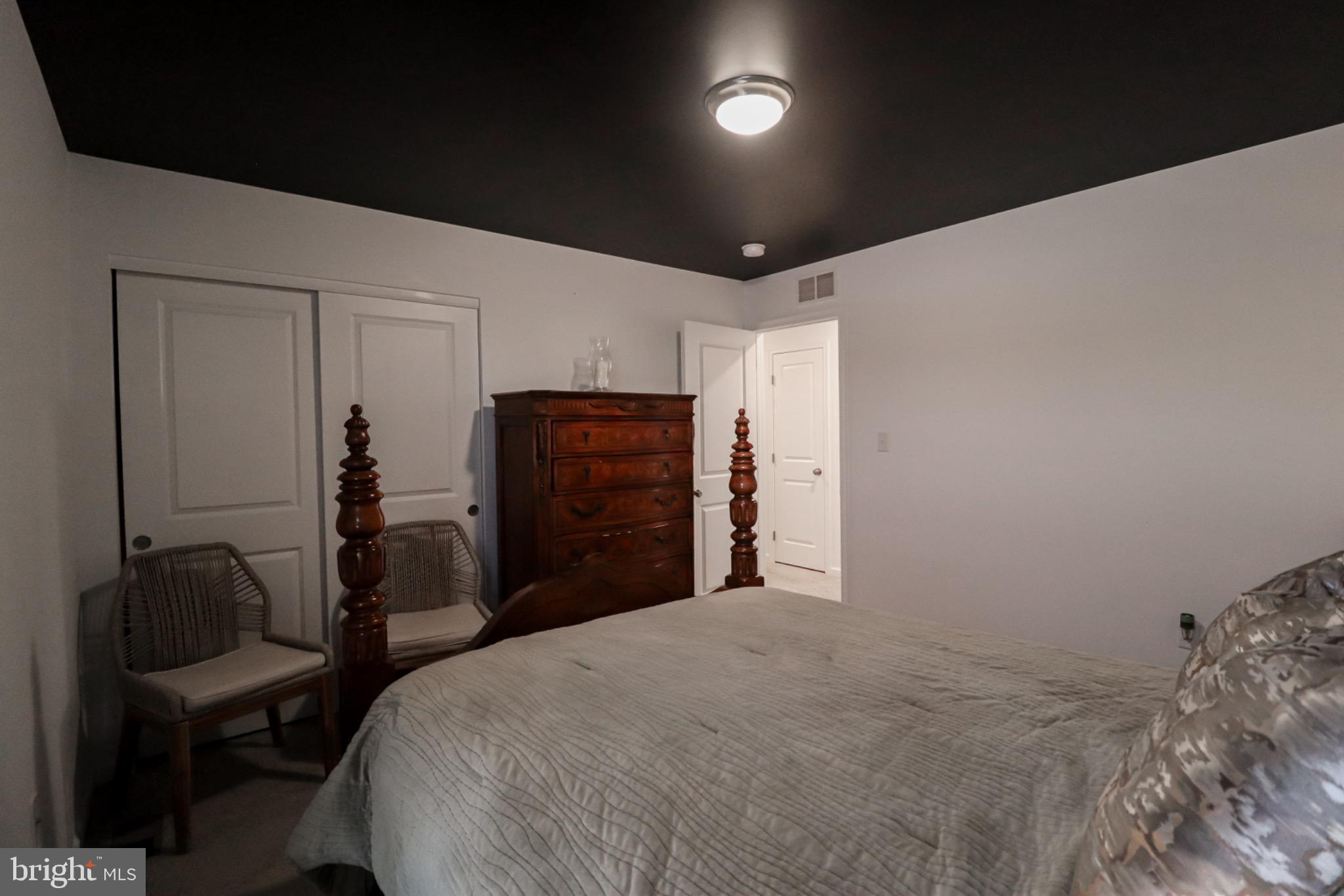 THE SEASONS - Residential