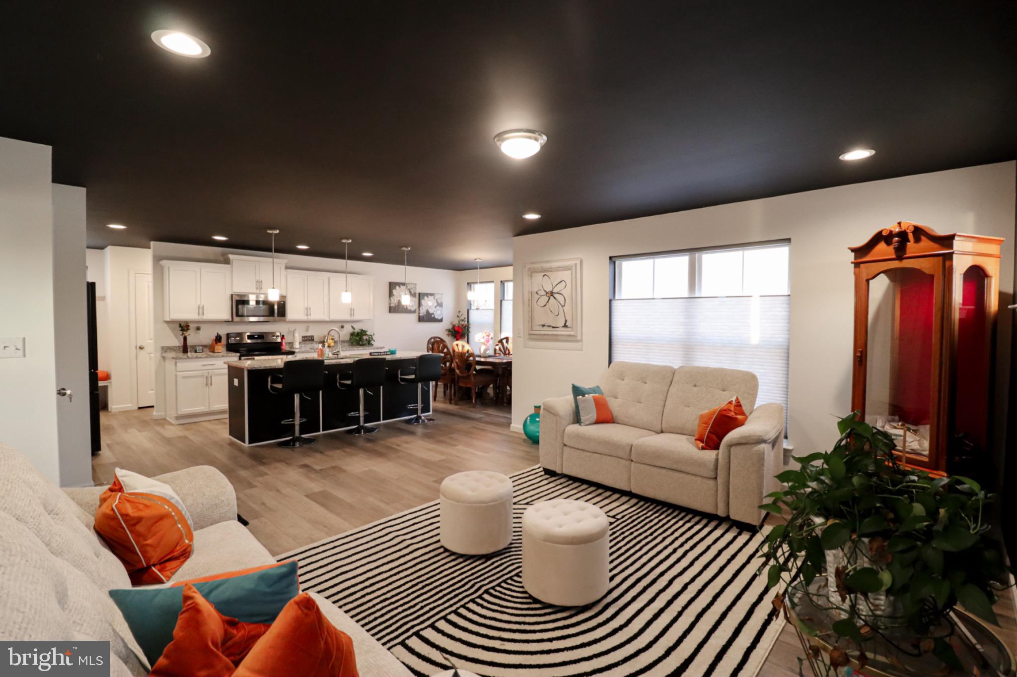 THE SEASONS - Residential