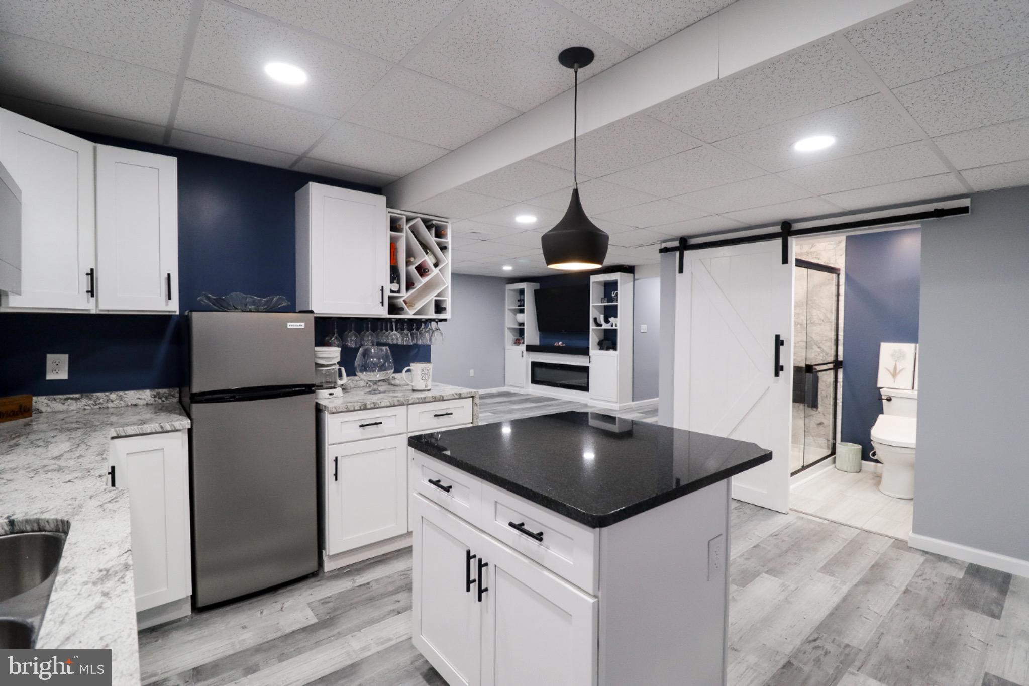 THE SEASONS - Residential