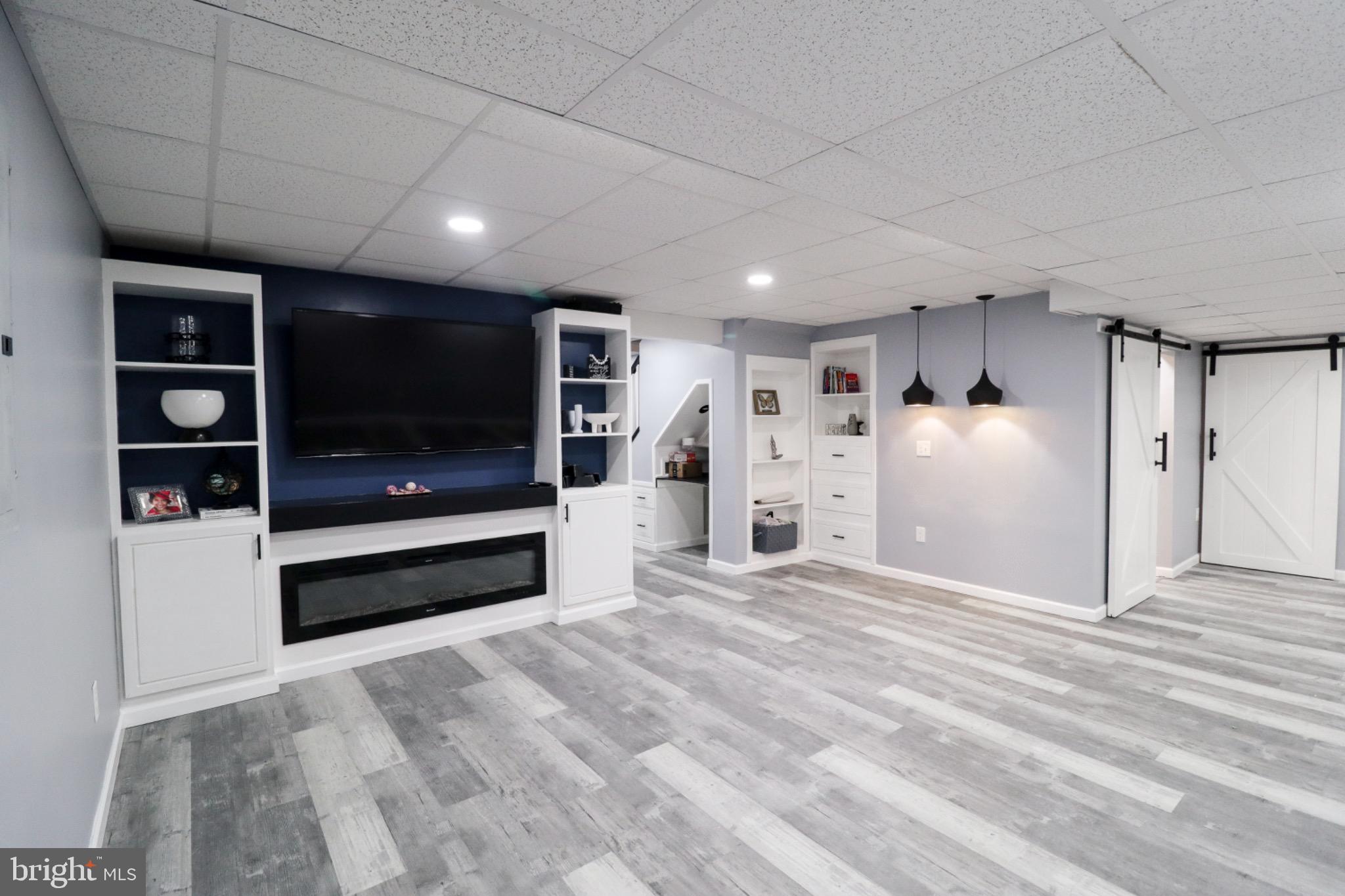 THE SEASONS - Residential