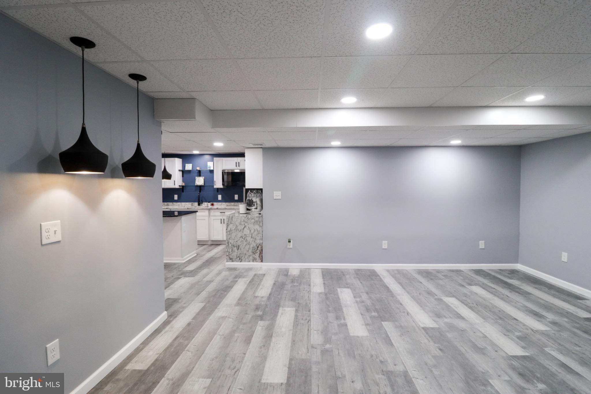 THE SEASONS - Residential