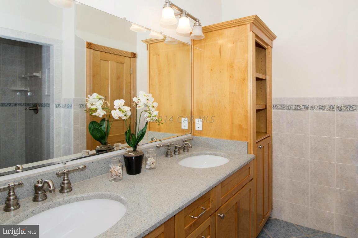 BAY SHORES - Residential