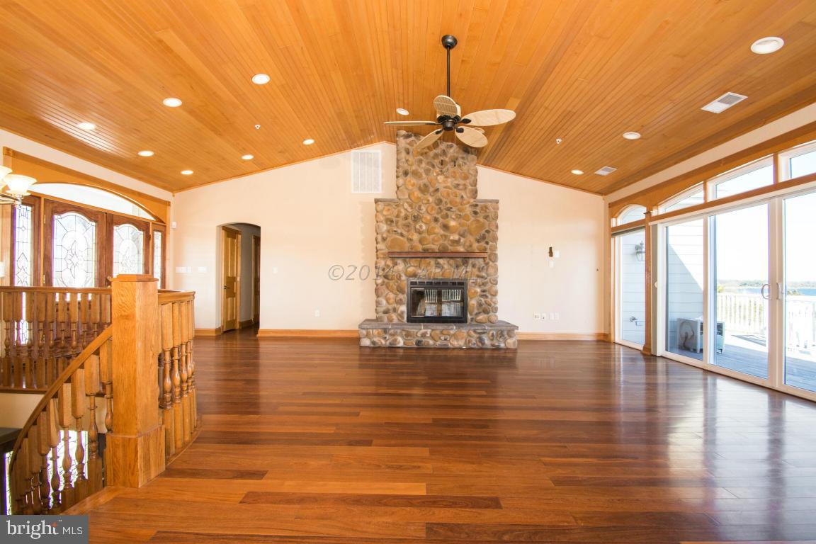 BAY SHORES - Residential