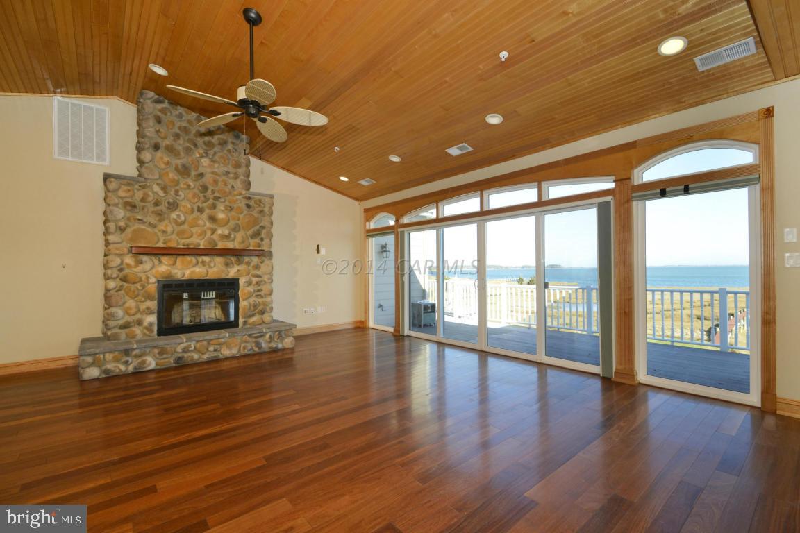 BAY SHORES - Residential