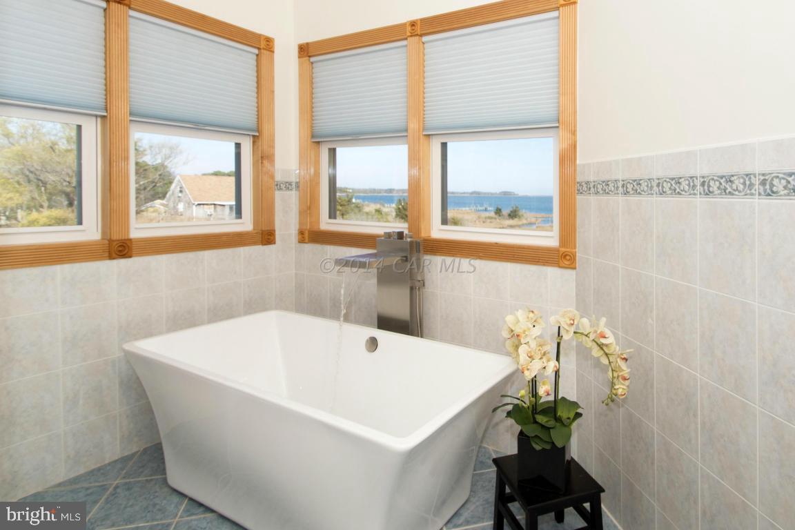 BAY SHORES - Residential