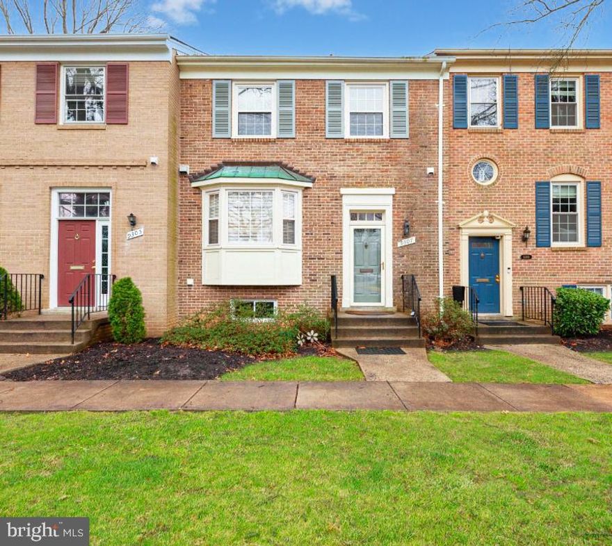 MUST SEE TO APPRECIATE**  SPACIOUS 4BR 3.5 BATH TH. IN THE SOUGHT-AFTER STONEHURST COMMUNITY*   RENOVATED KITCHEN &  BATHROOMS* SHOW WELL!!  SPACIOUS EAT-IN KITCHEN  WITH WHITE CABINETS,  QUARTZ COUNTERTOP,   SS  APPLIANCES.    SPACIOUS OPEN LIVING & DINING COMBO*   MAIN LEVEL HARDWOOD FLOOR*  TREX DECK*  NEW WINDOWS, HVAC, WATER HEATER *   ONLY  MINUTES TO VIENNA METRO, 66, SHOPPING CENTER,  MOSAIC DISTRICT, & TYSONS ** REQUIRE EXCELLENT CREDIT & NO MORE THAN 2 INCOMES TO QUALIFY*NO PET