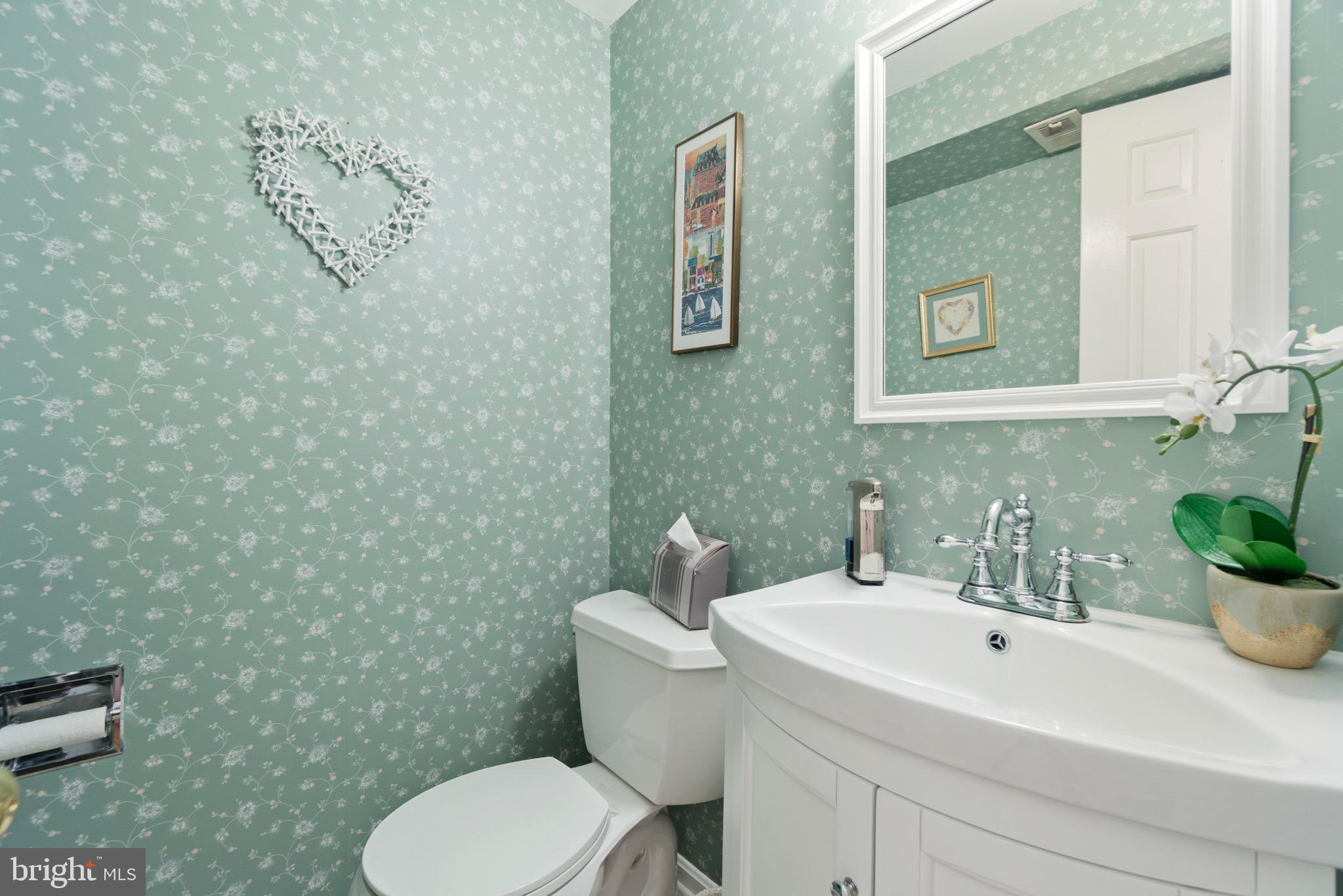 MONTGOMERY SQUARE - Residential